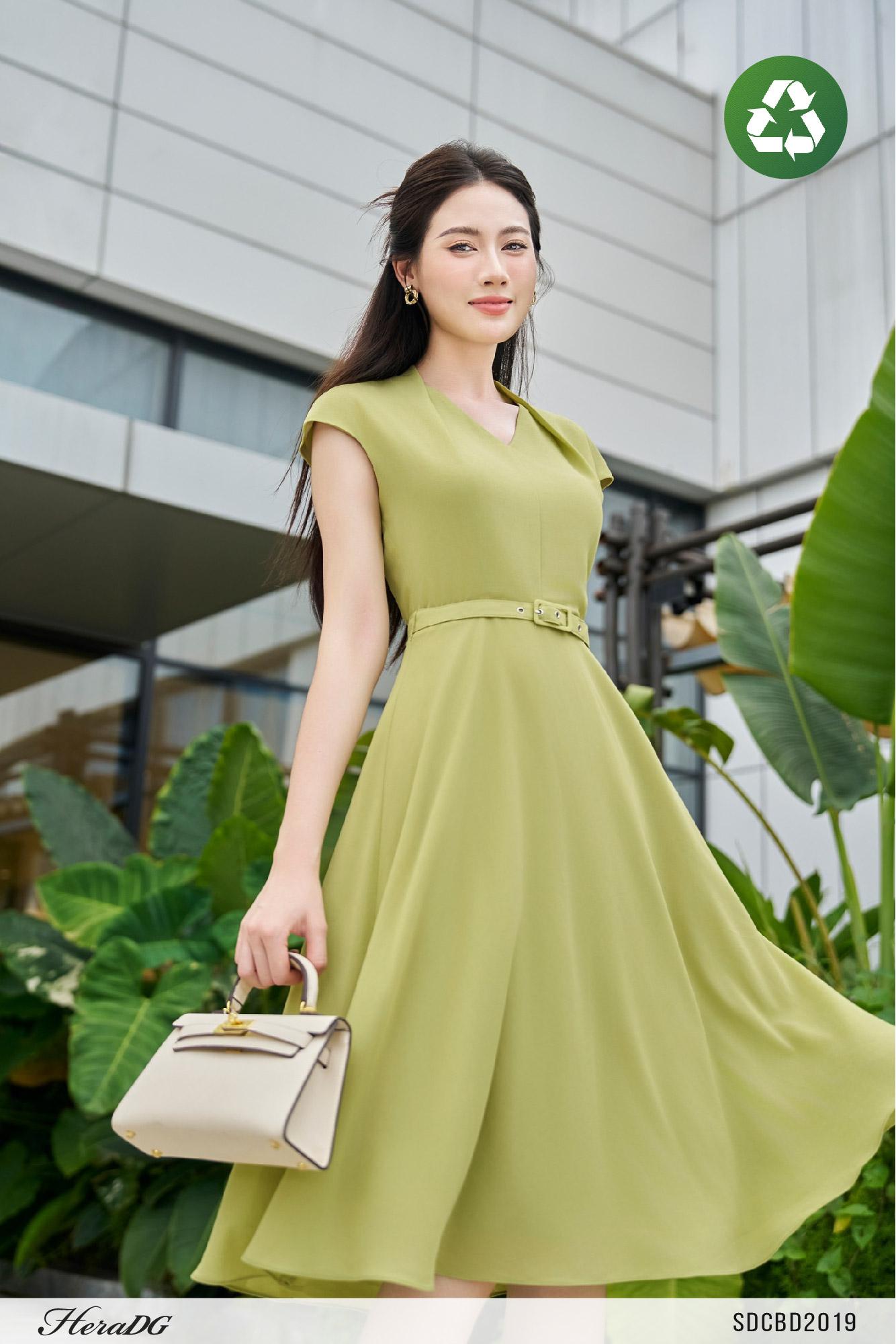 Đầm xoè cổ V tay chờm