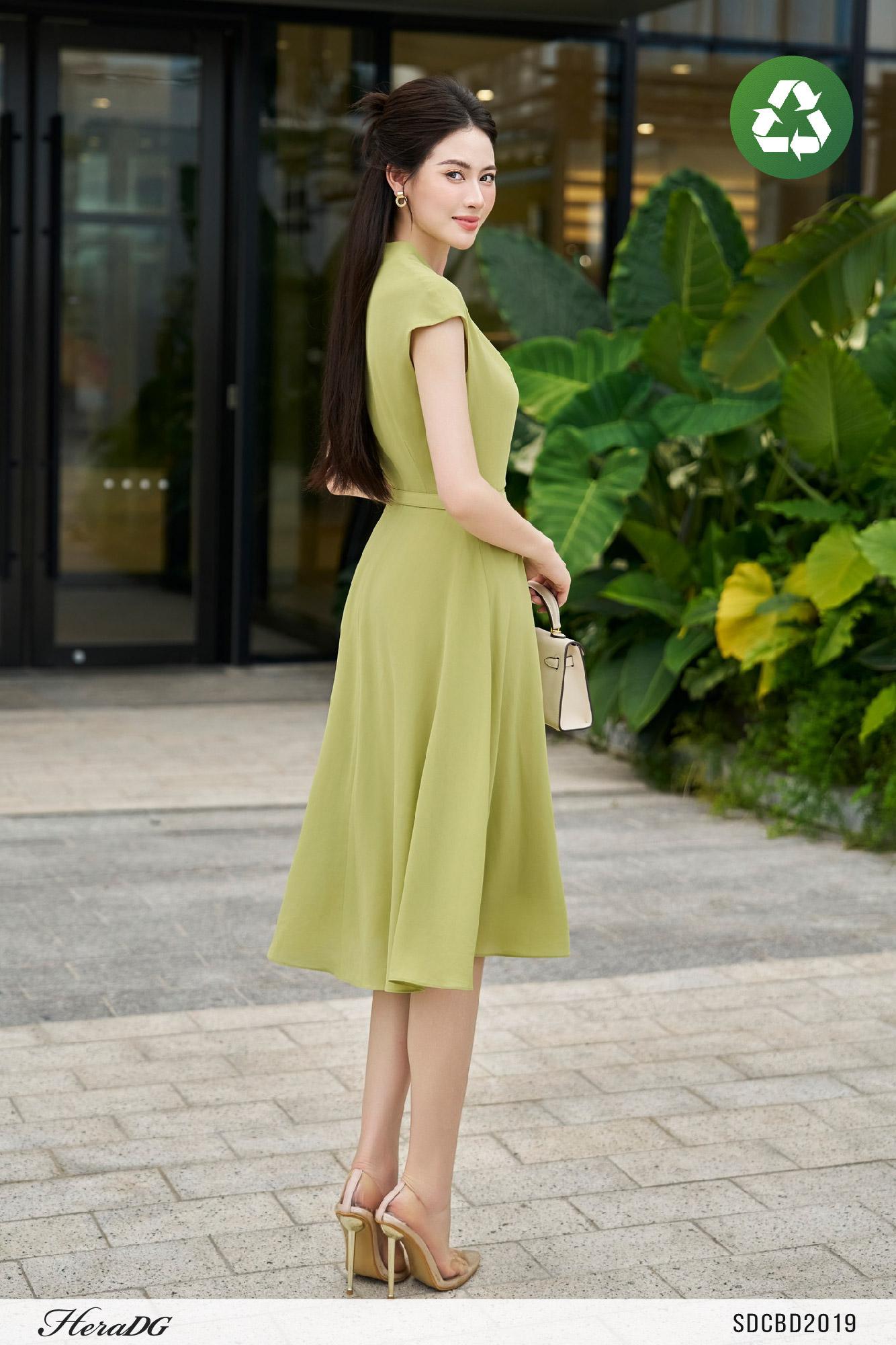 Đầm xoè cổ V tay chờm