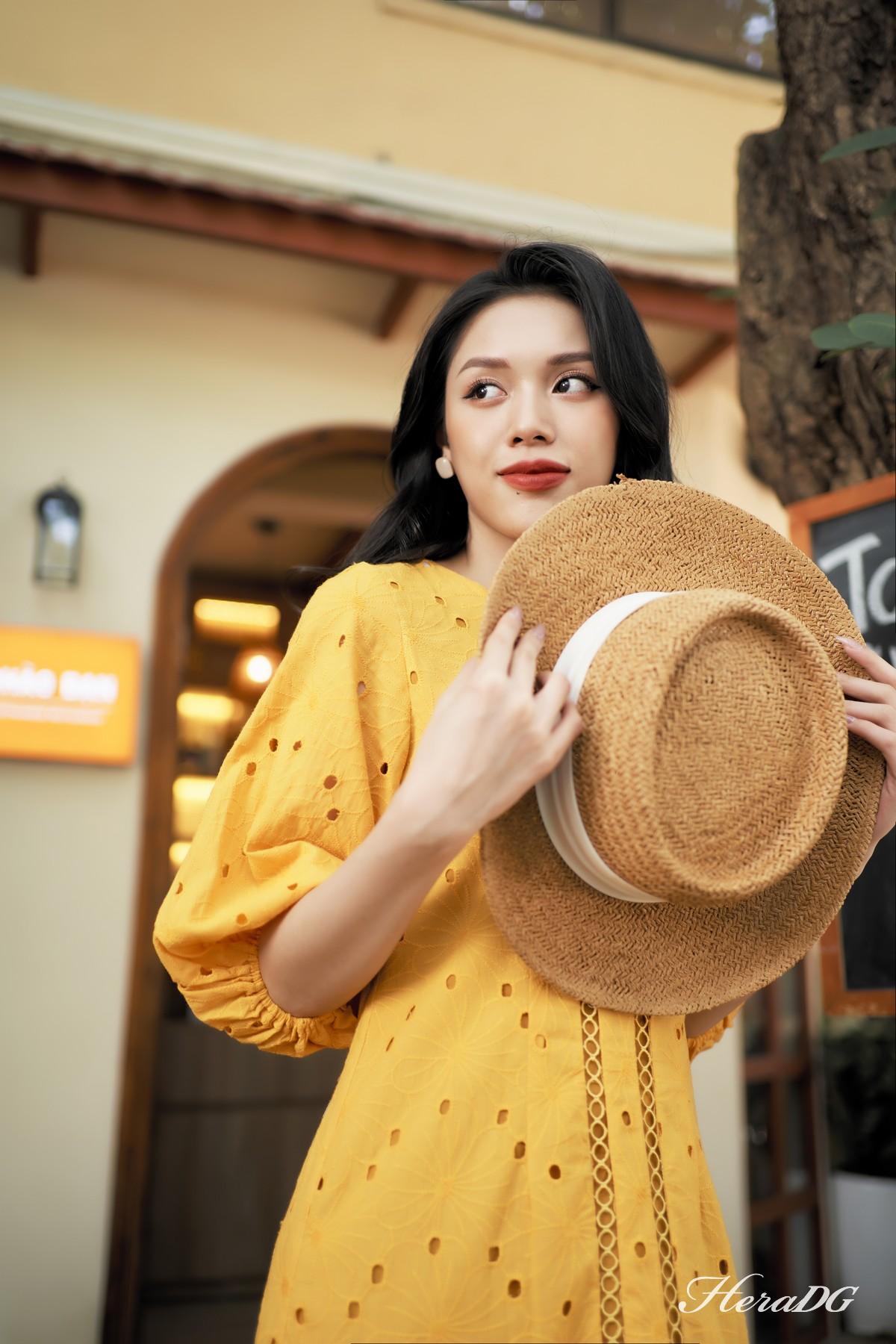 Đầm xoè phối ren, tay bồng