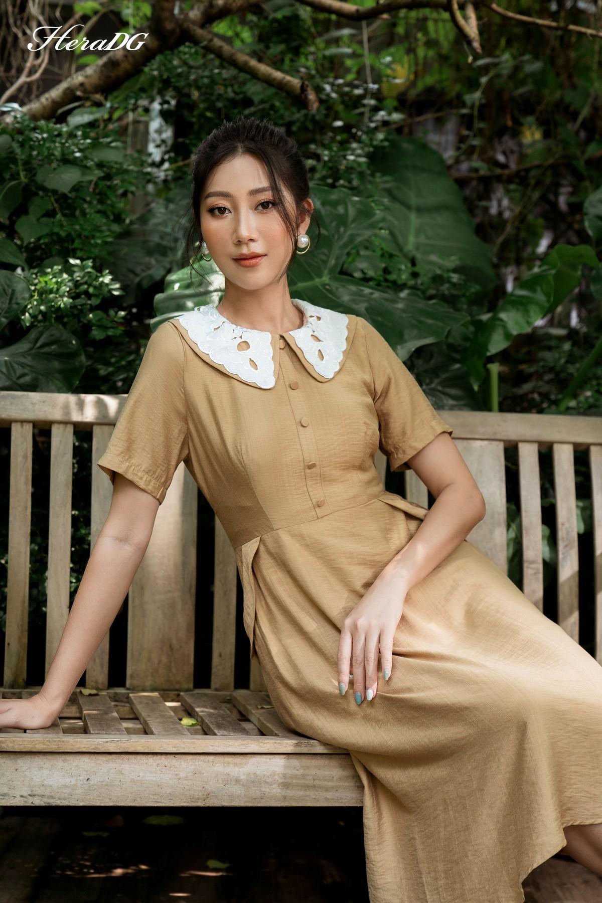 Đầm xoè lá cổ ren