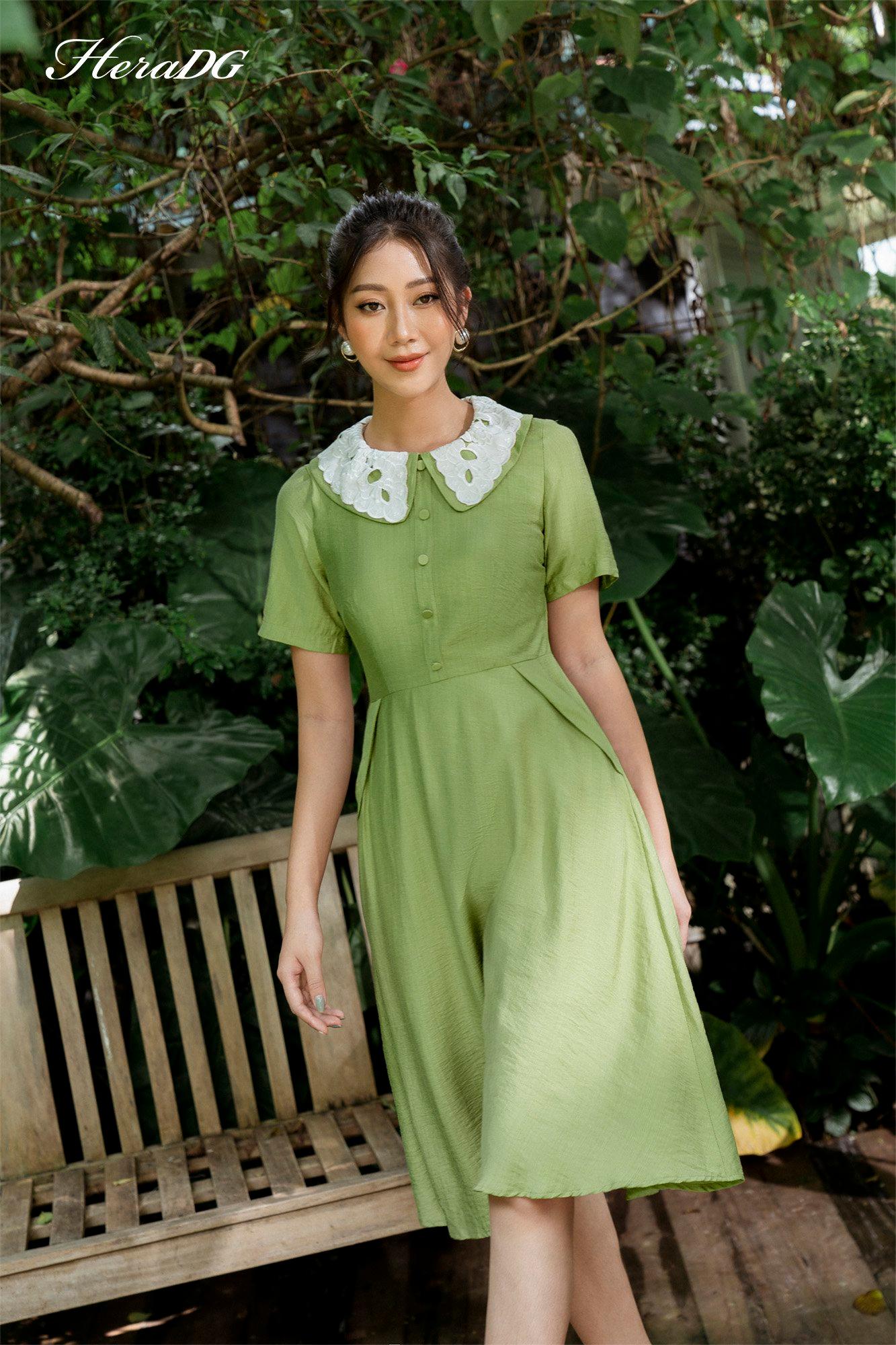 Đầm xoè lá cổ ren