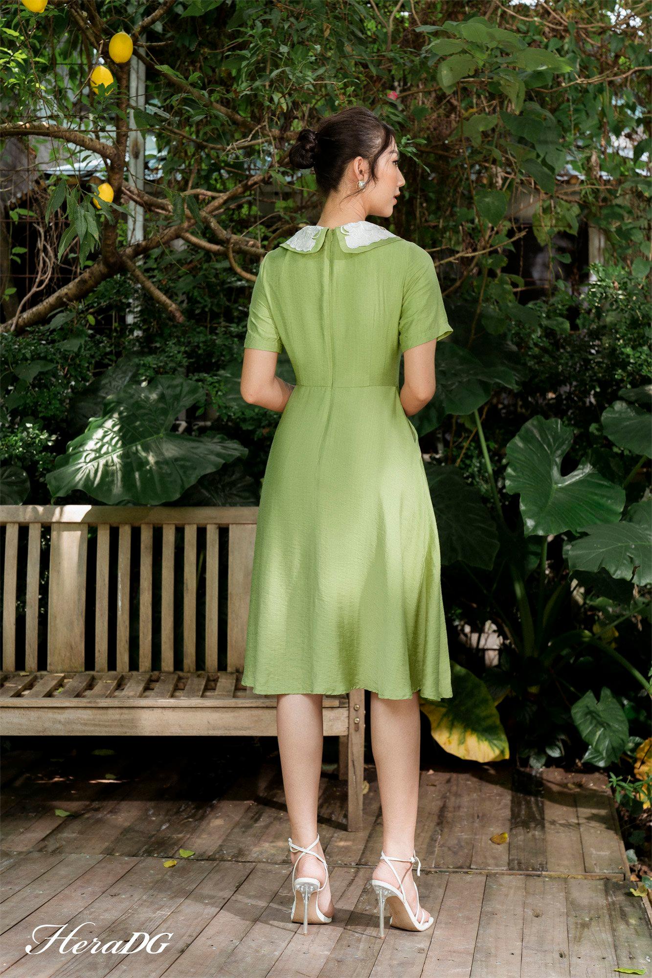 Đầm xoè lá cổ ren