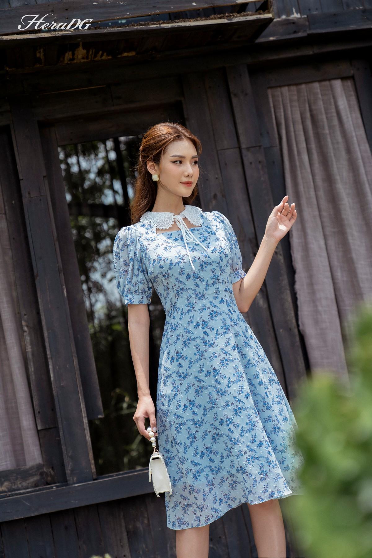 Đầm xoè cổ ren