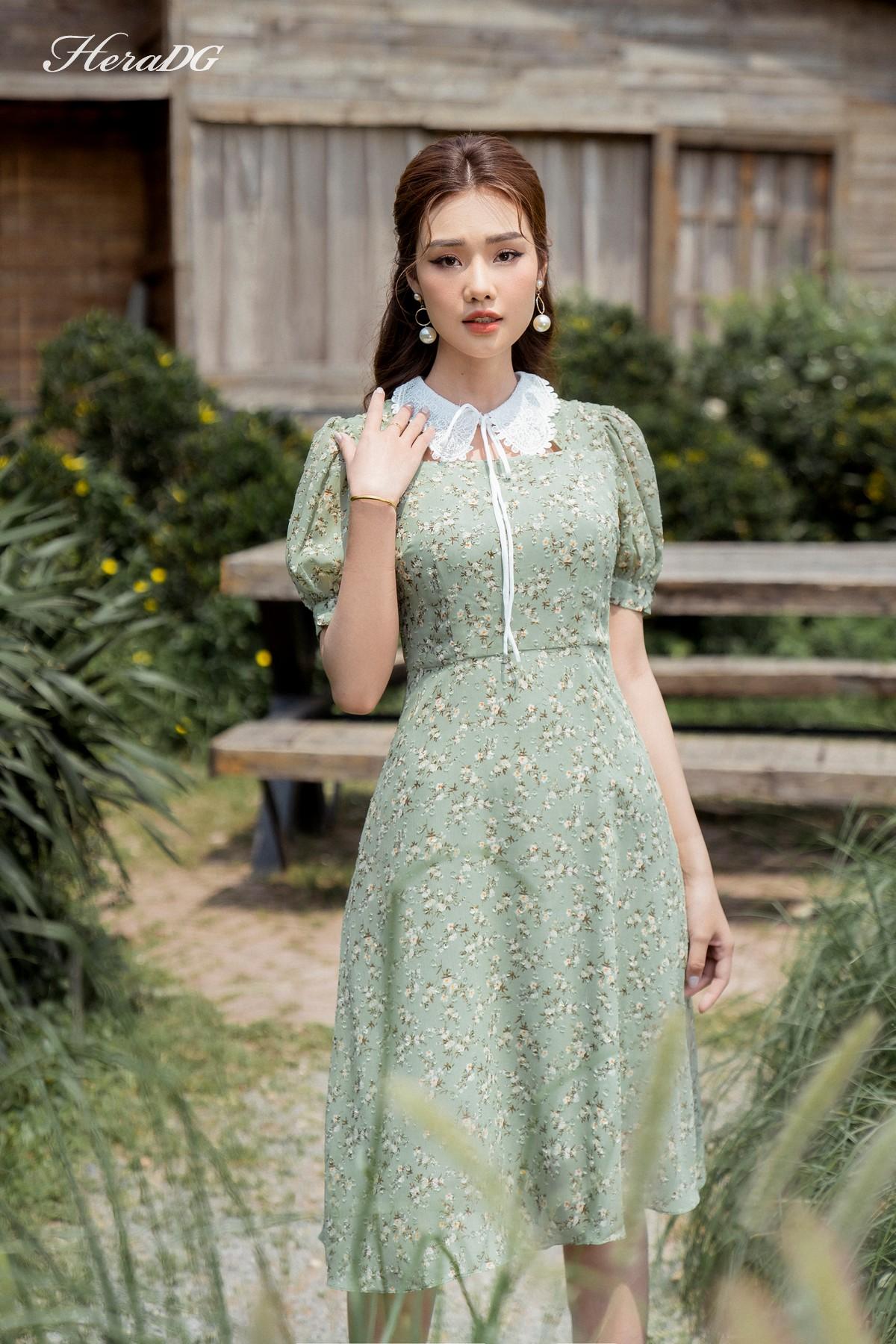Đầm xoè cổ ren