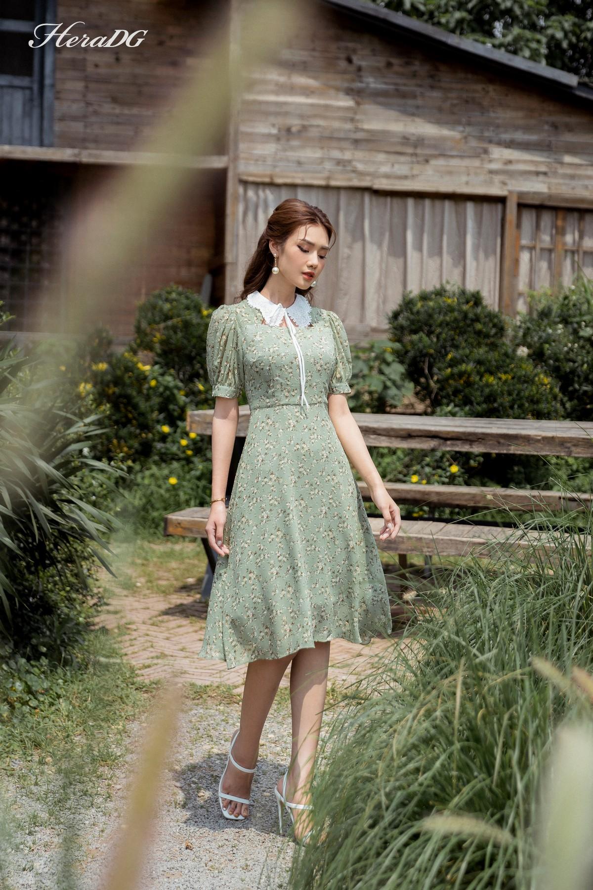 Đầm xoè cổ ren