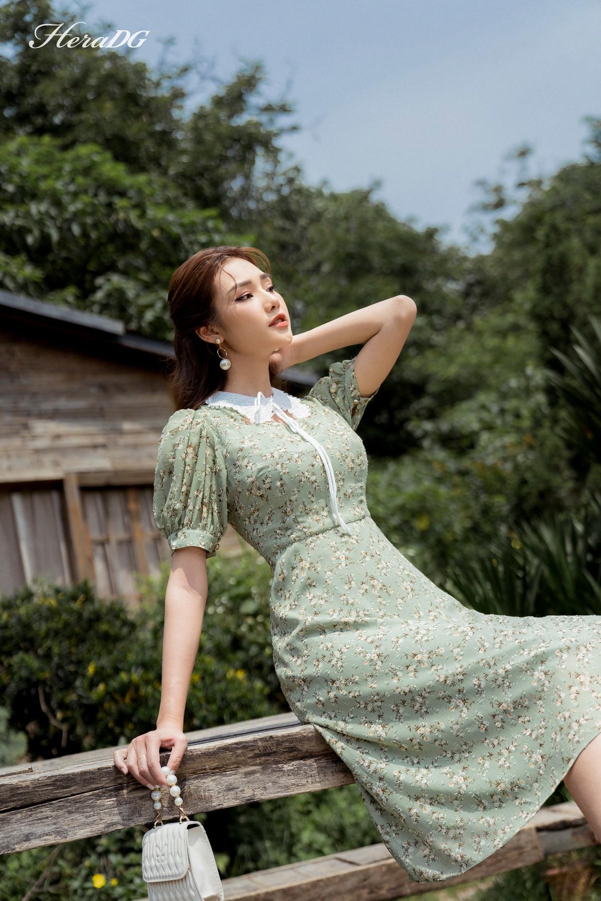 Đầm xoè cổ ren