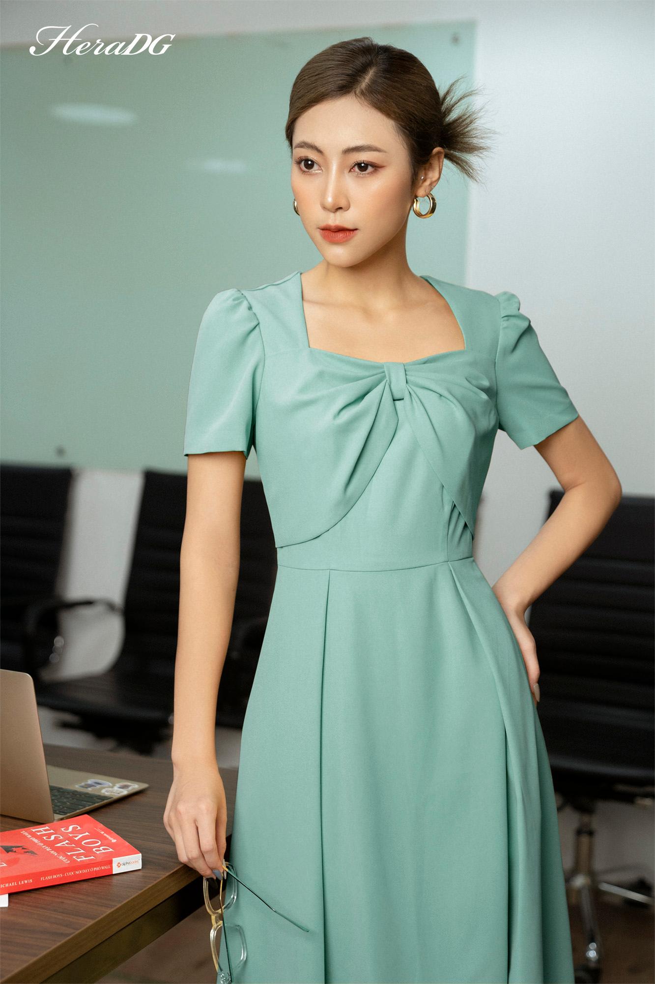 Đầm xoè nơ ngực