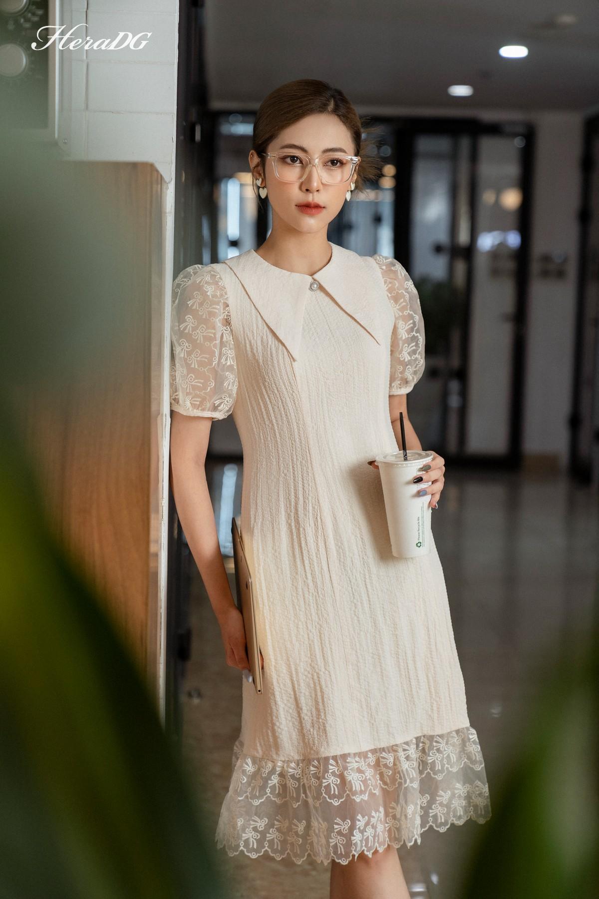Đầm phối ren lá cổ to