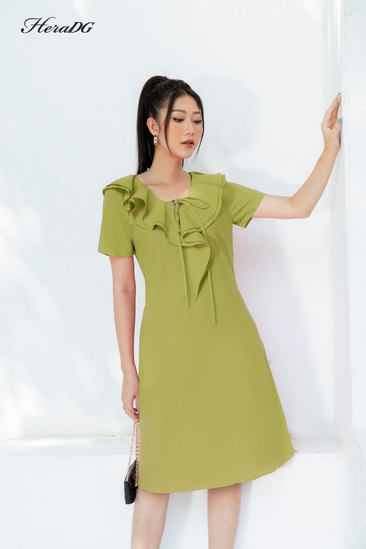 Đầm suông cổ bèo