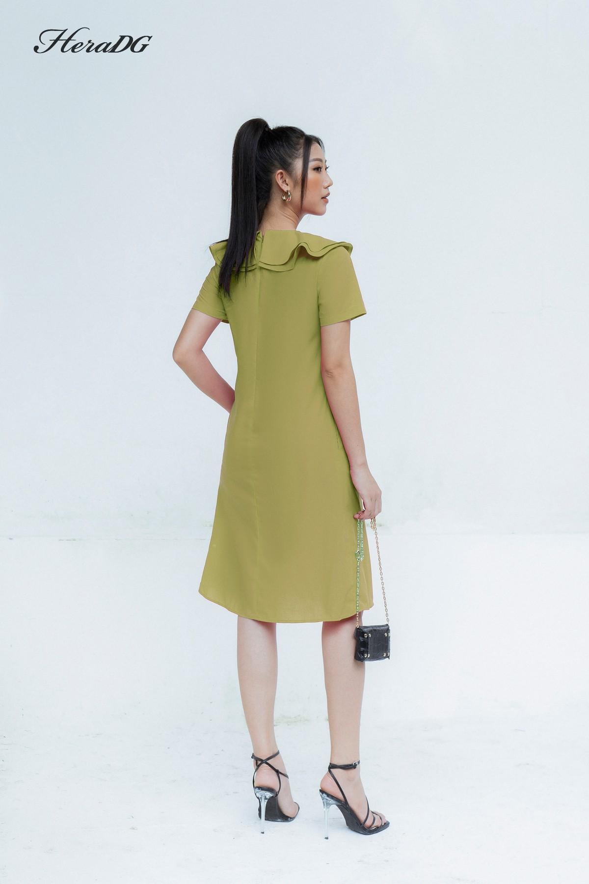 Đầm suông cổ bèo