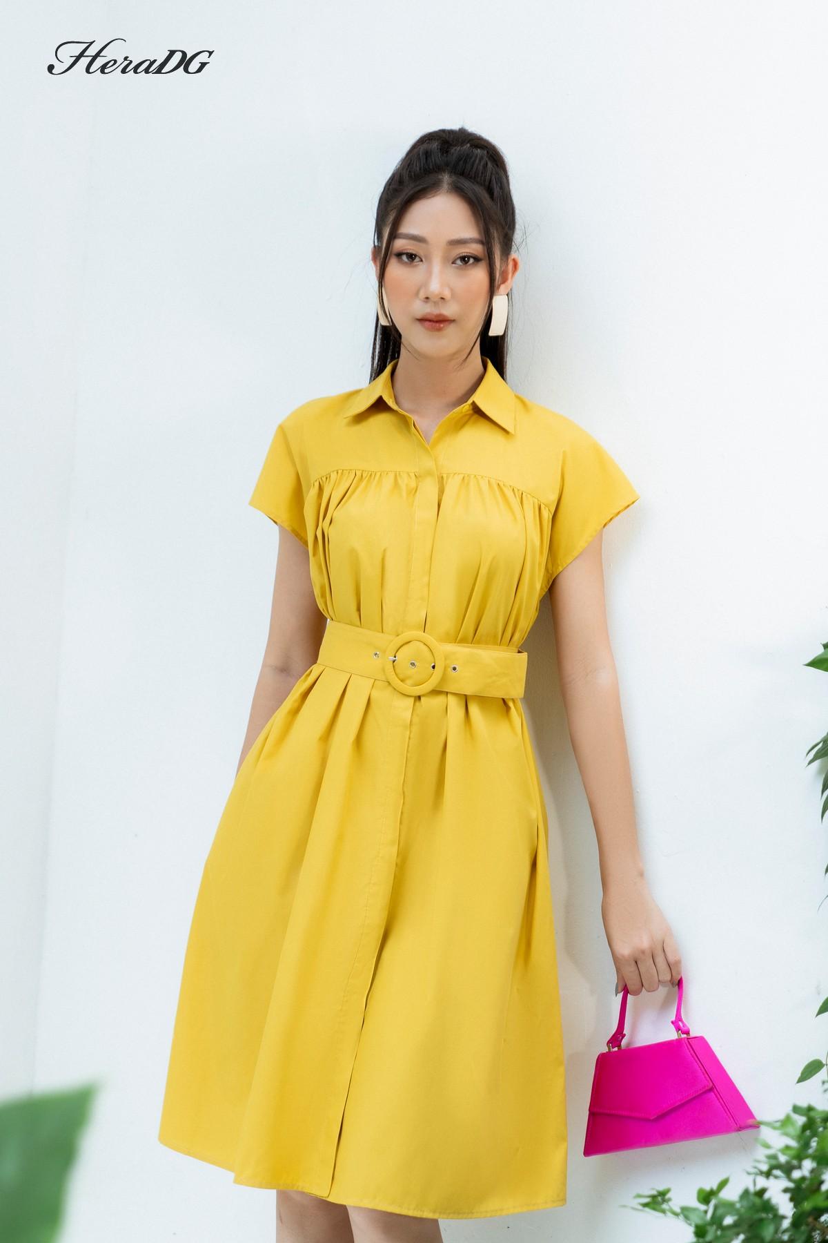 Đầm suông cổ đức, thắt đai eo