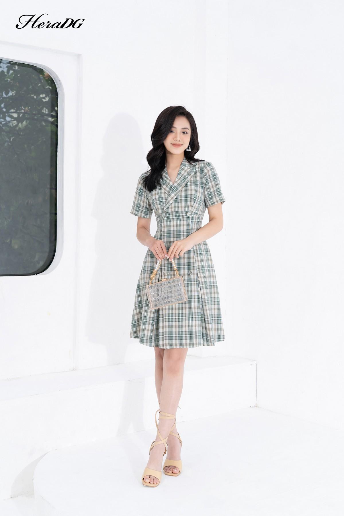 Đầm ôm A cổ vest