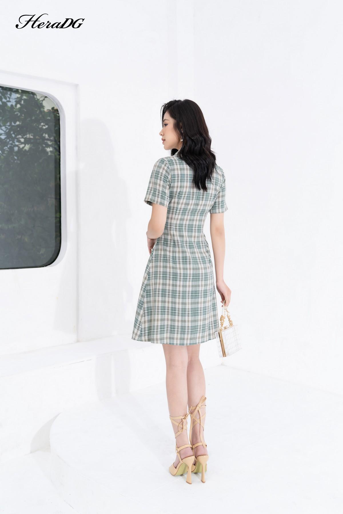 Đầm ôm A cổ vest