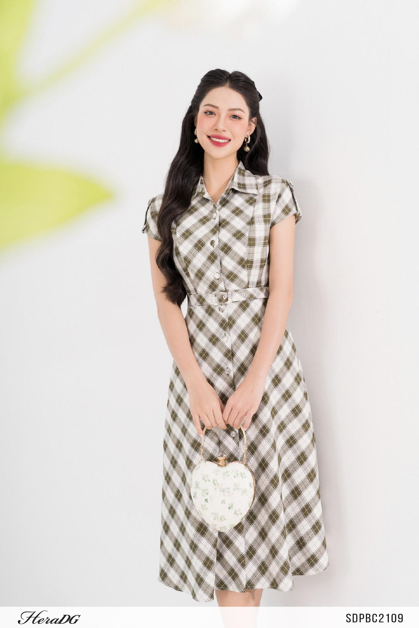 Đầm xoè cổ đức vai chờm