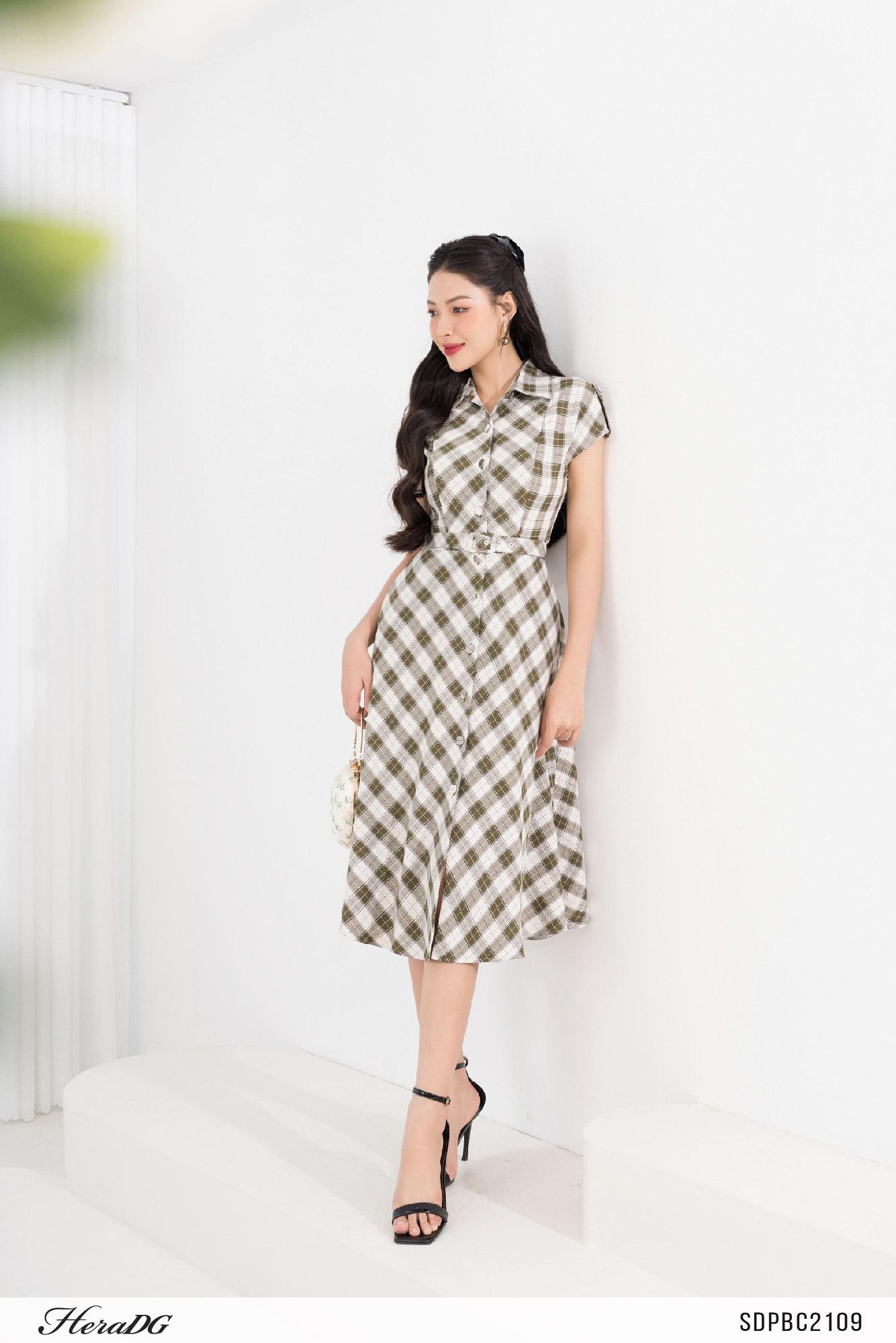 Đầm xoè cổ đức vai chờm