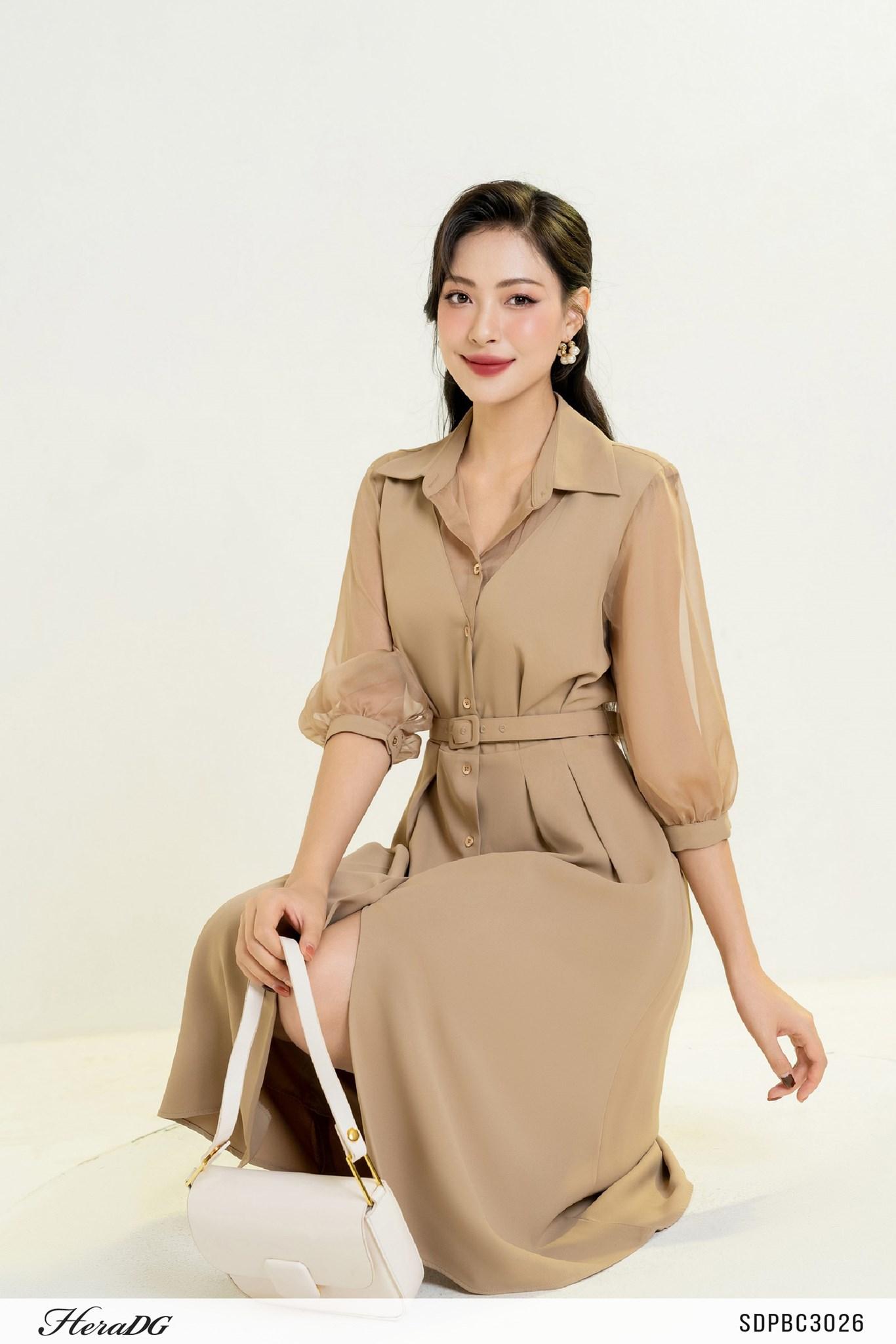 Đầm xoè tay lỡ, cổ đức