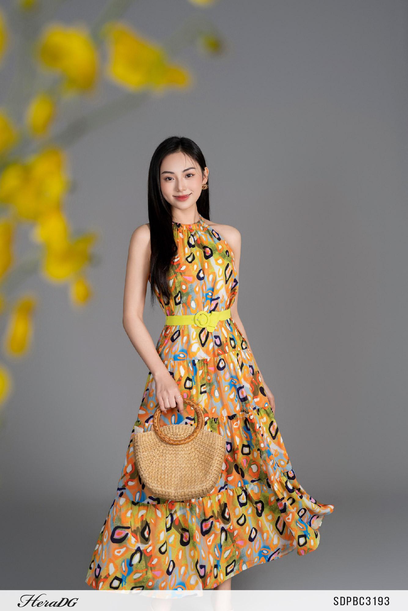 Đầm maxi cổ yếm