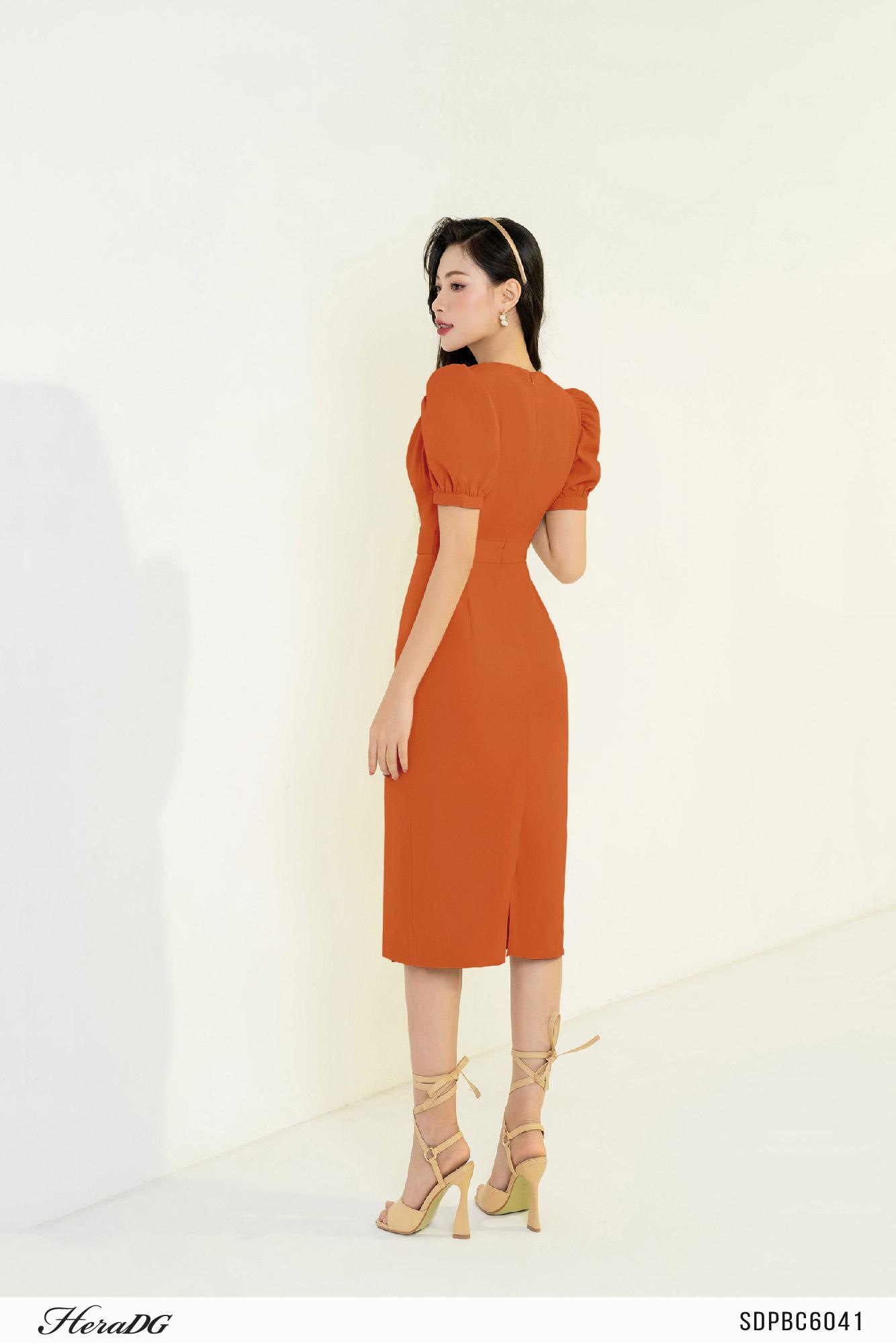 Đầm ôm vạt chéo