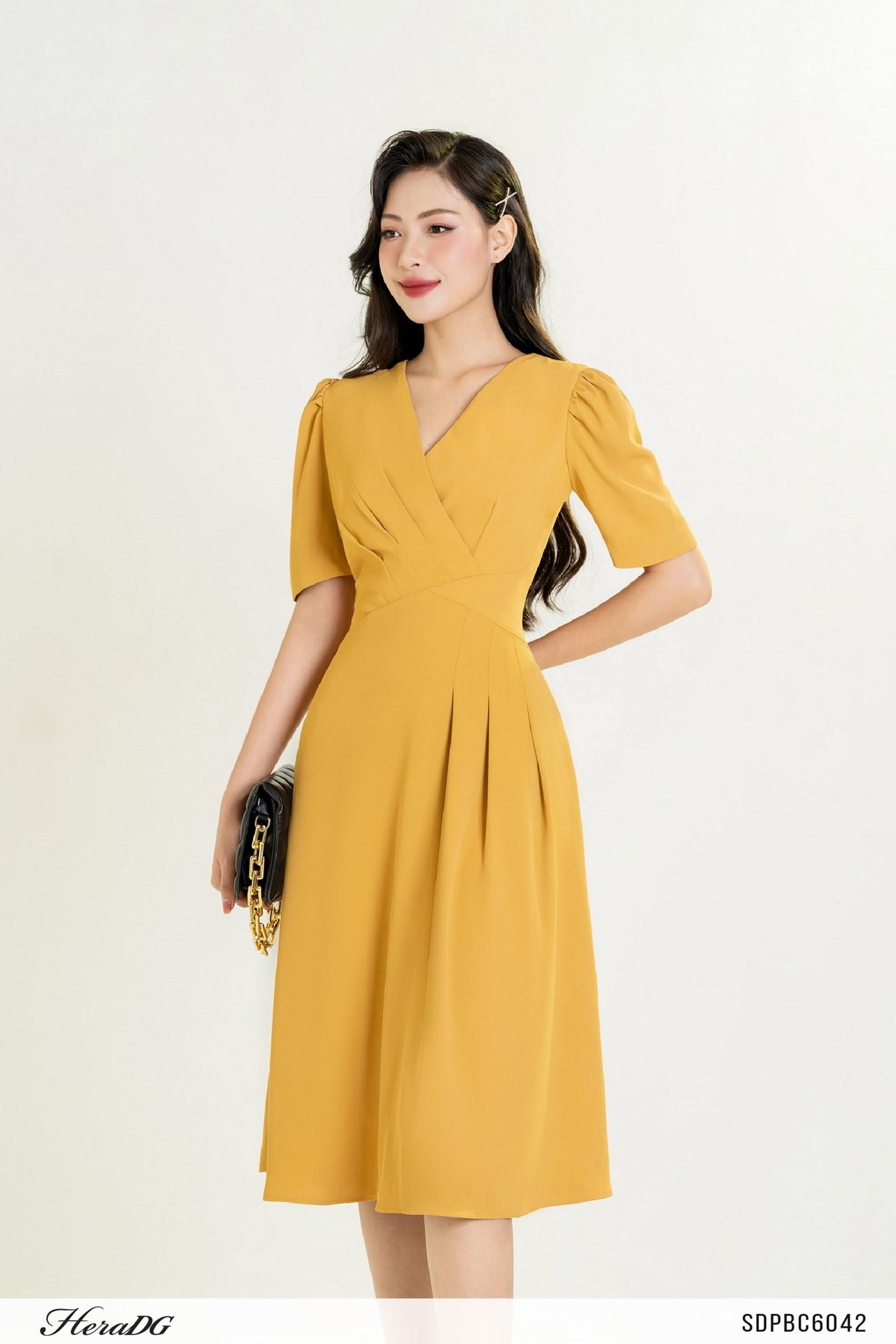 Đầm xoè vạt chéo