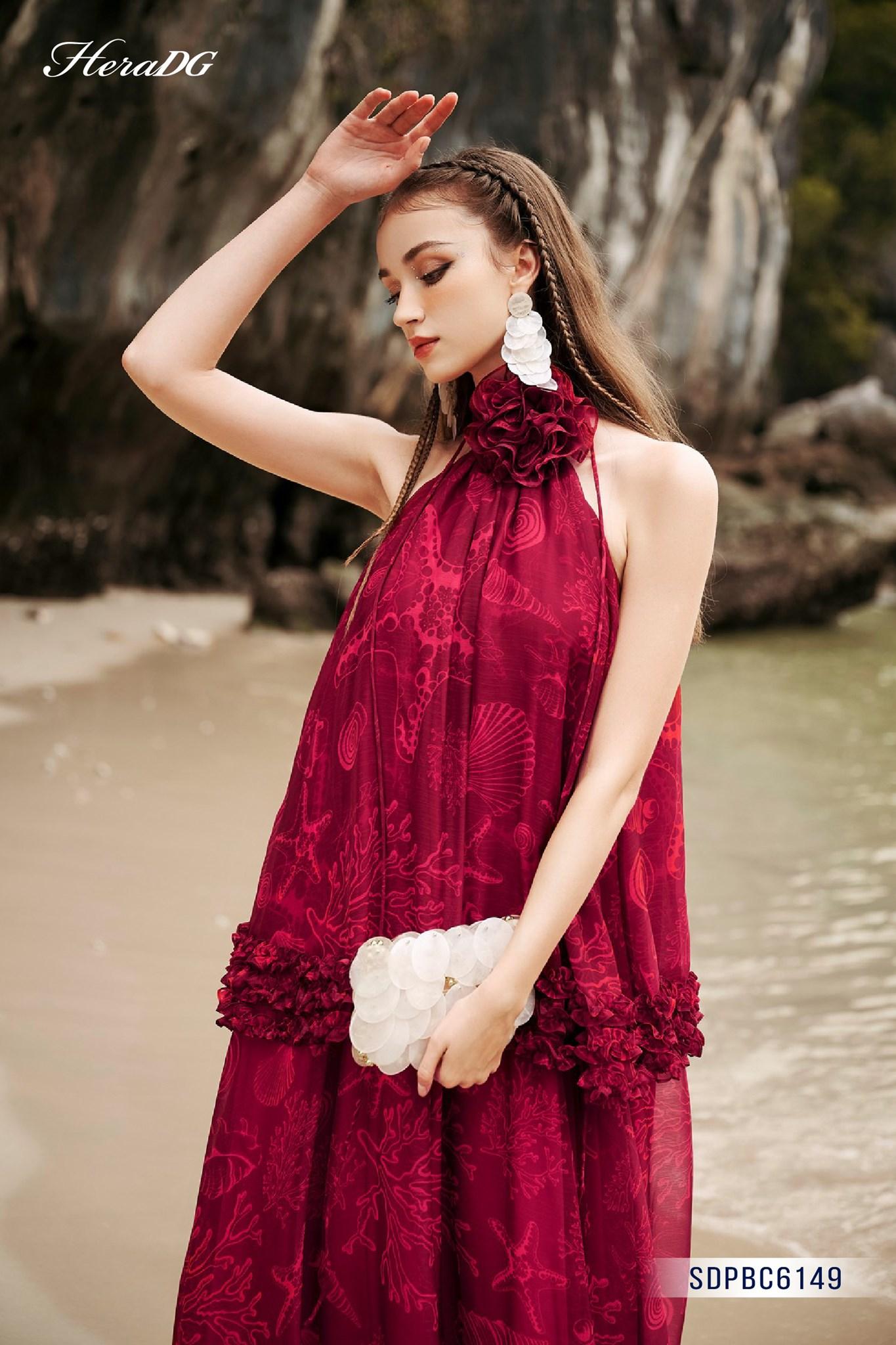 Đầm maxi cổ yếm