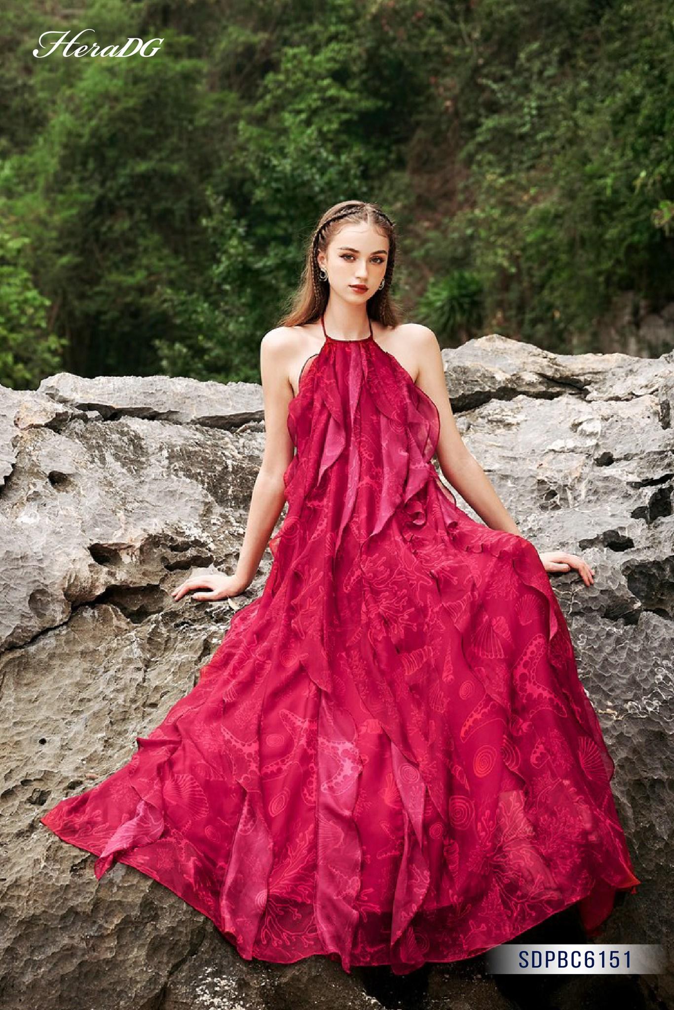 Đầm maxi cổ yếm