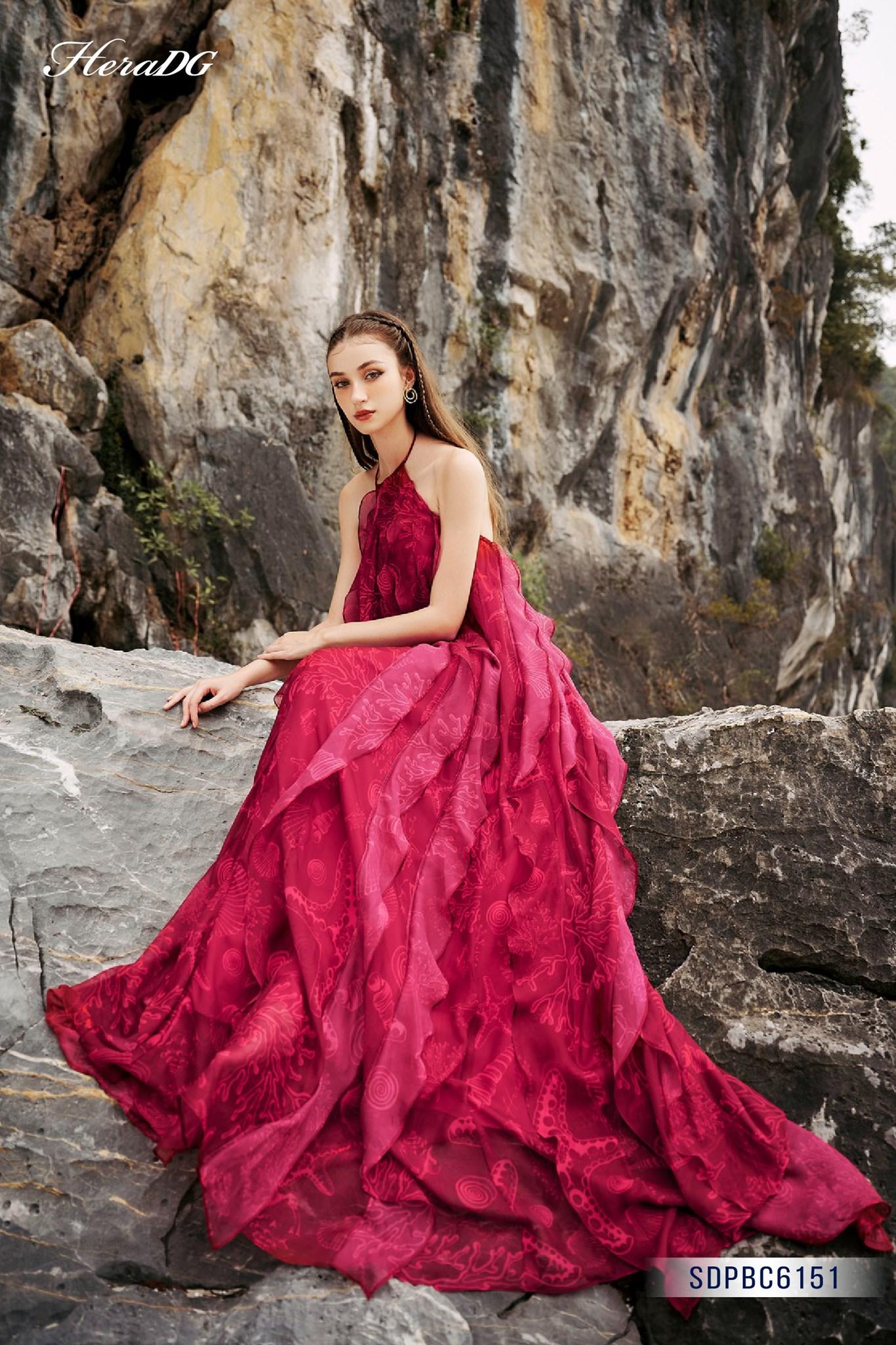 Đầm maxi cổ yếm