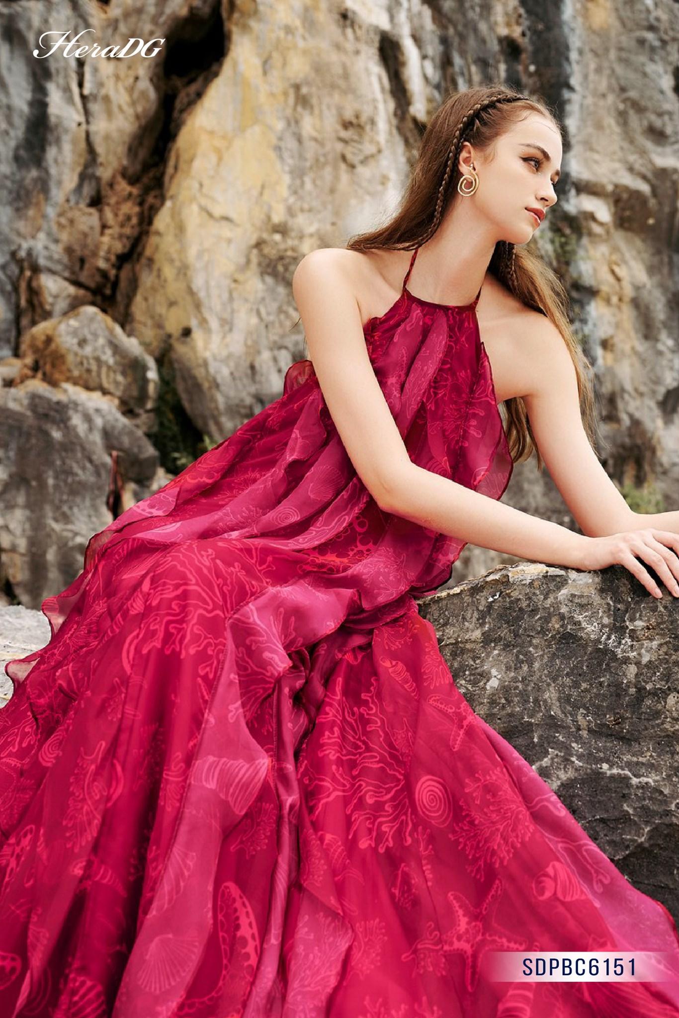 Đầm maxi cổ yếm