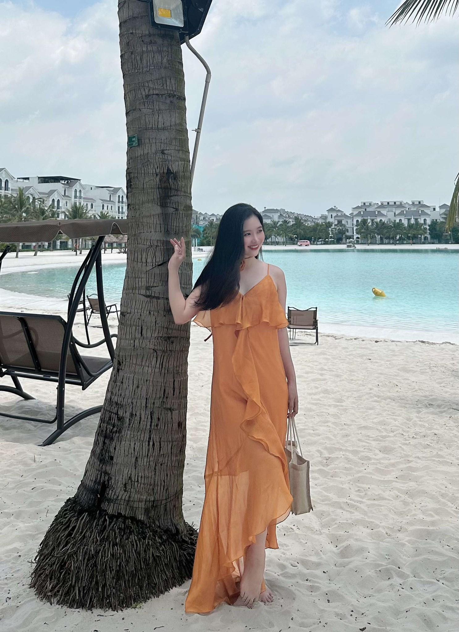 Đầm suông bèo đổ có hoa buộc cổ – ảnh 3