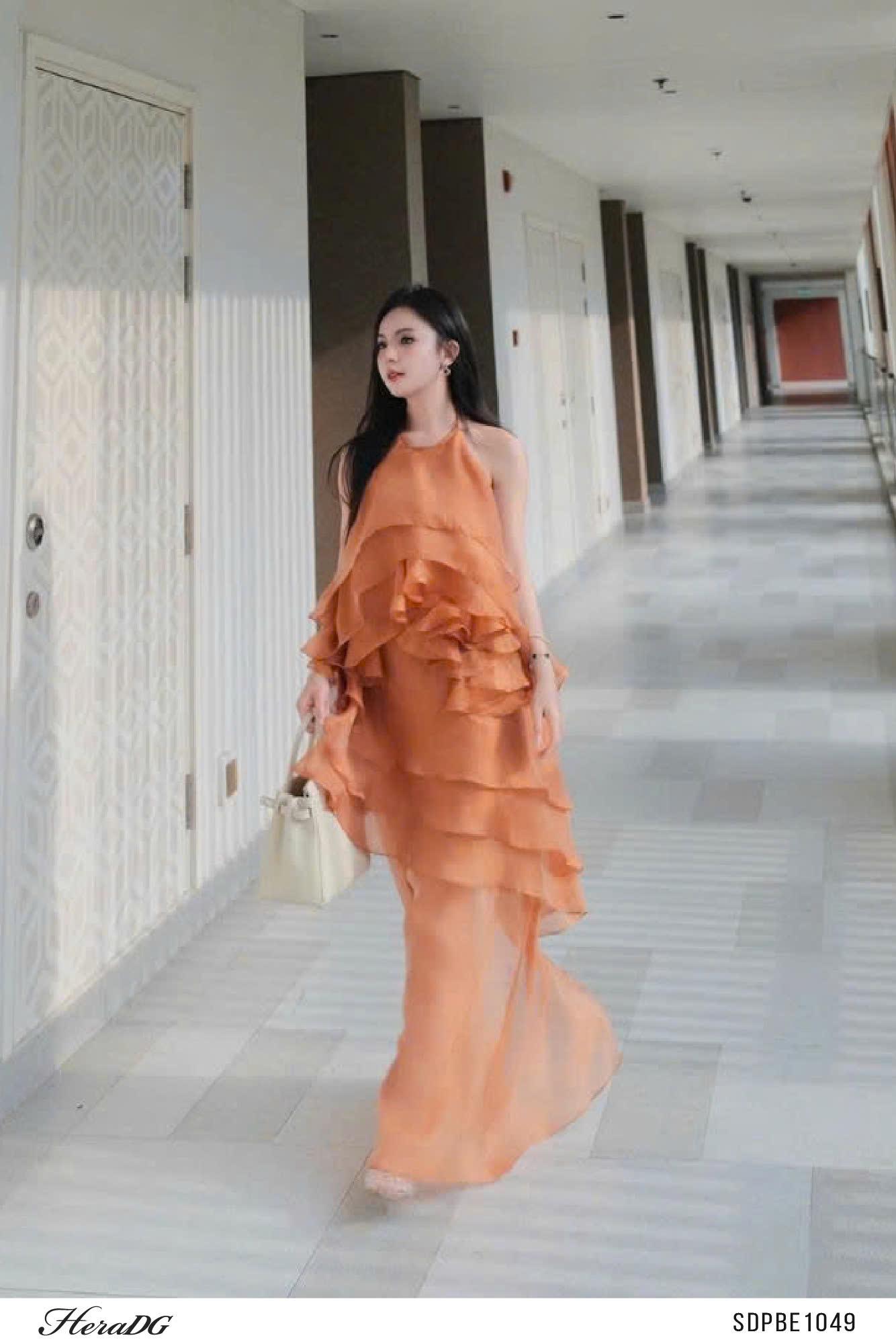 Đầm maxi cổ yếm