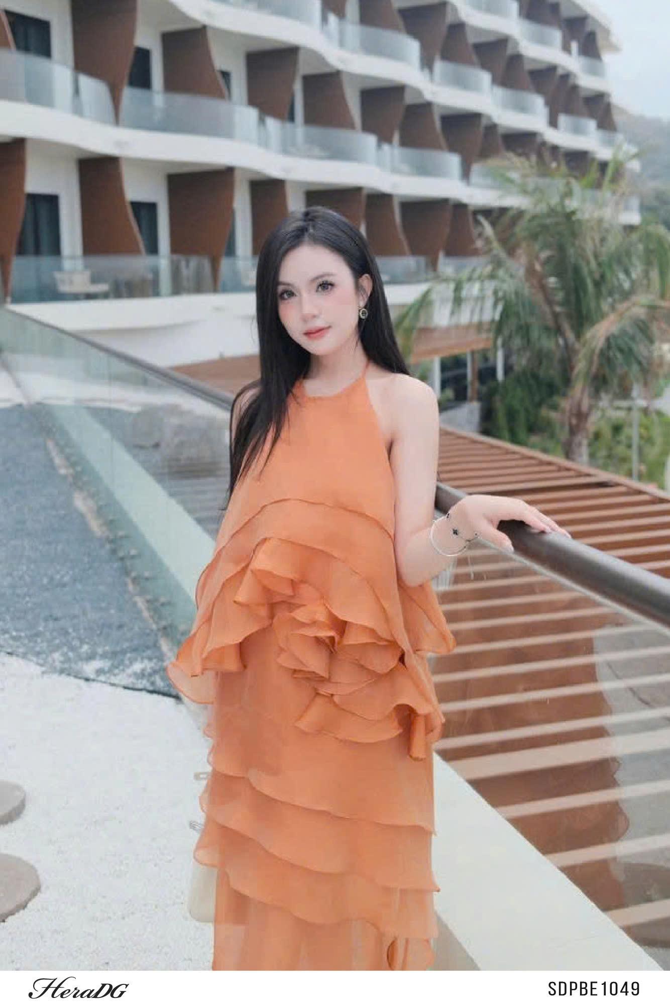 Đầm maxi cổ yếm