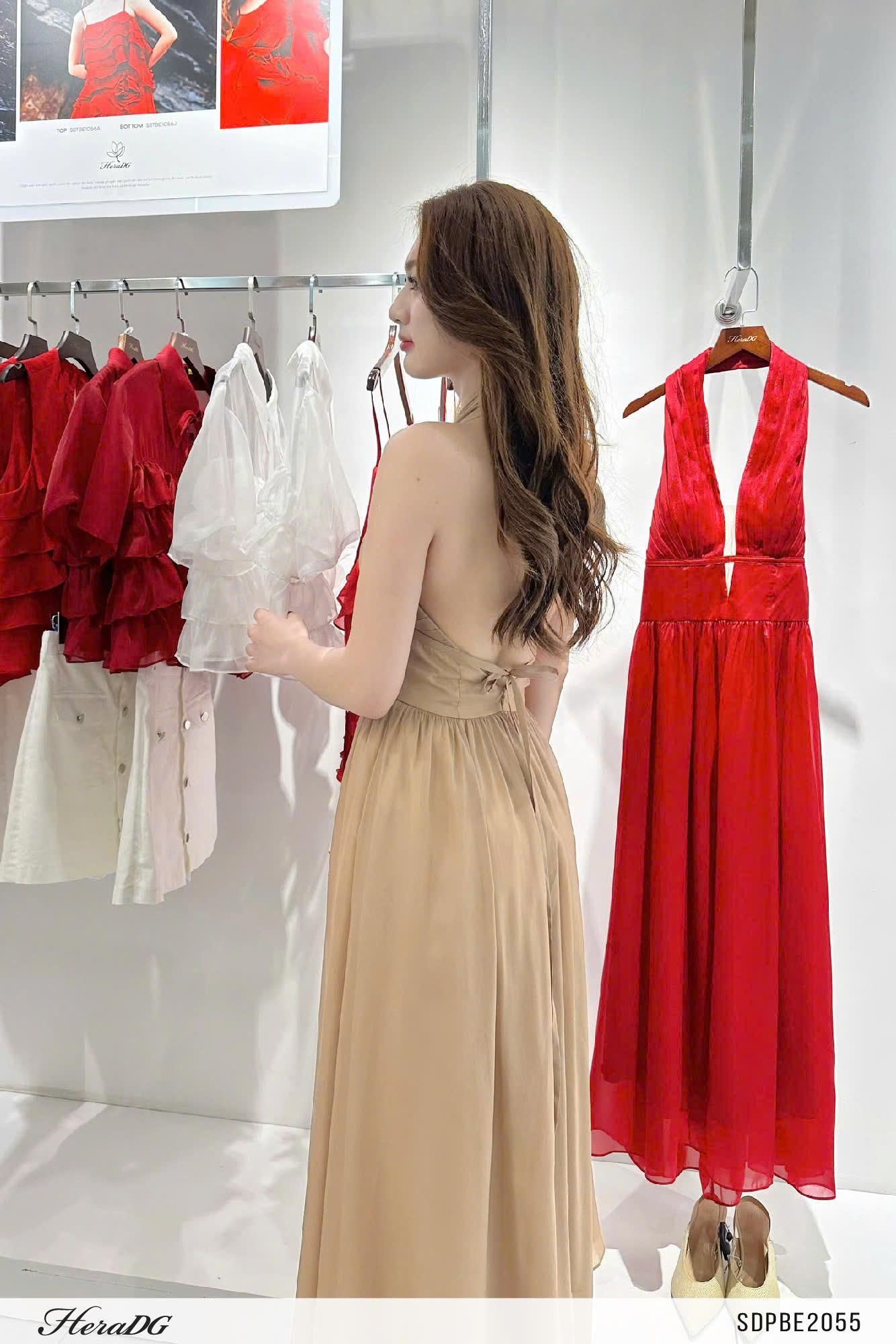 Đầm maxi cổ yếm