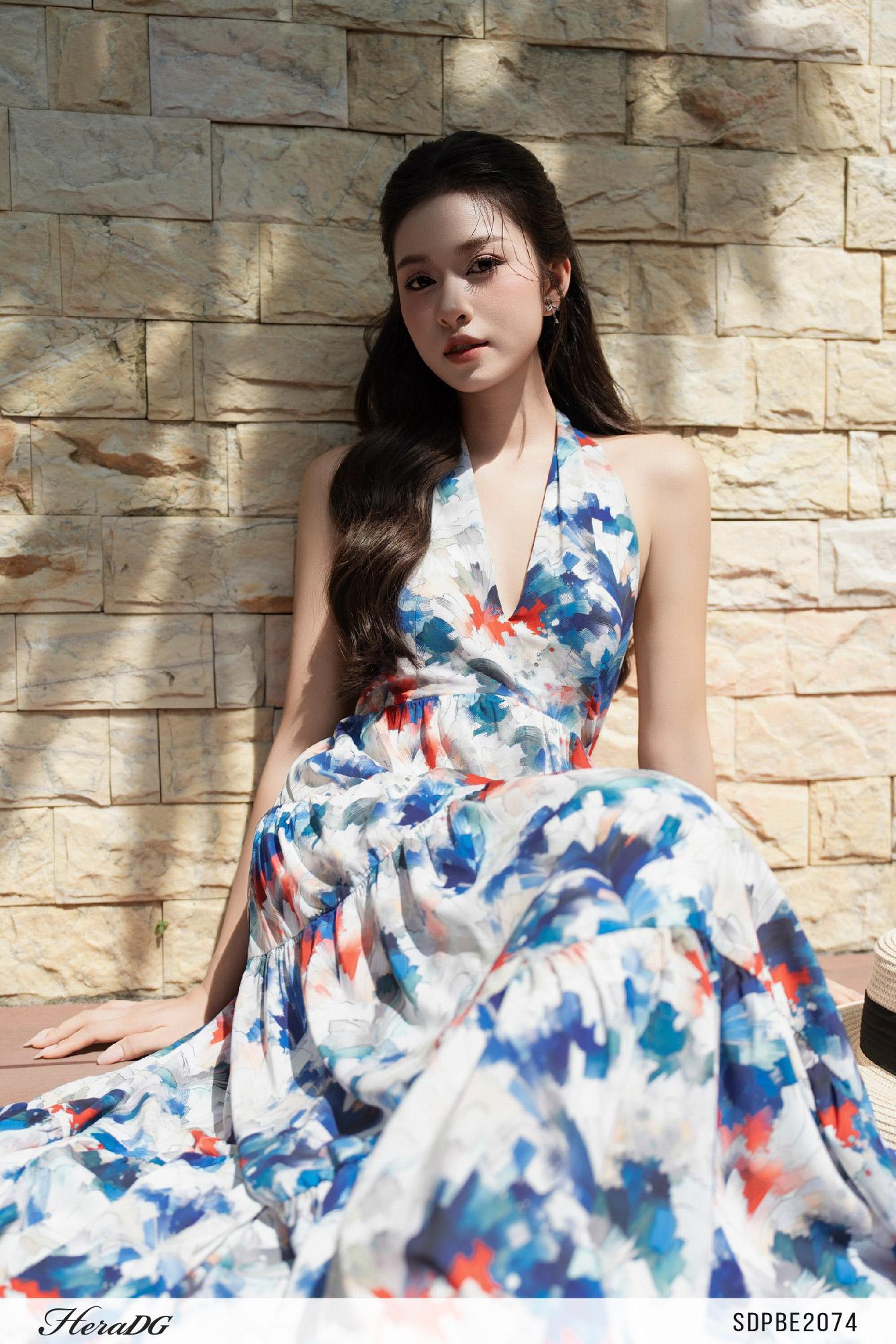 Đầm xoè cổ yếm