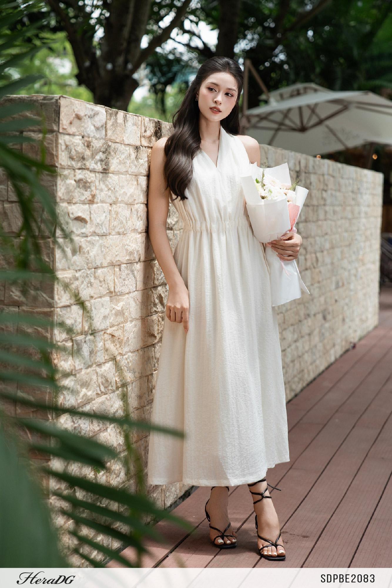 Đầm xoè cổ yếm rút eo