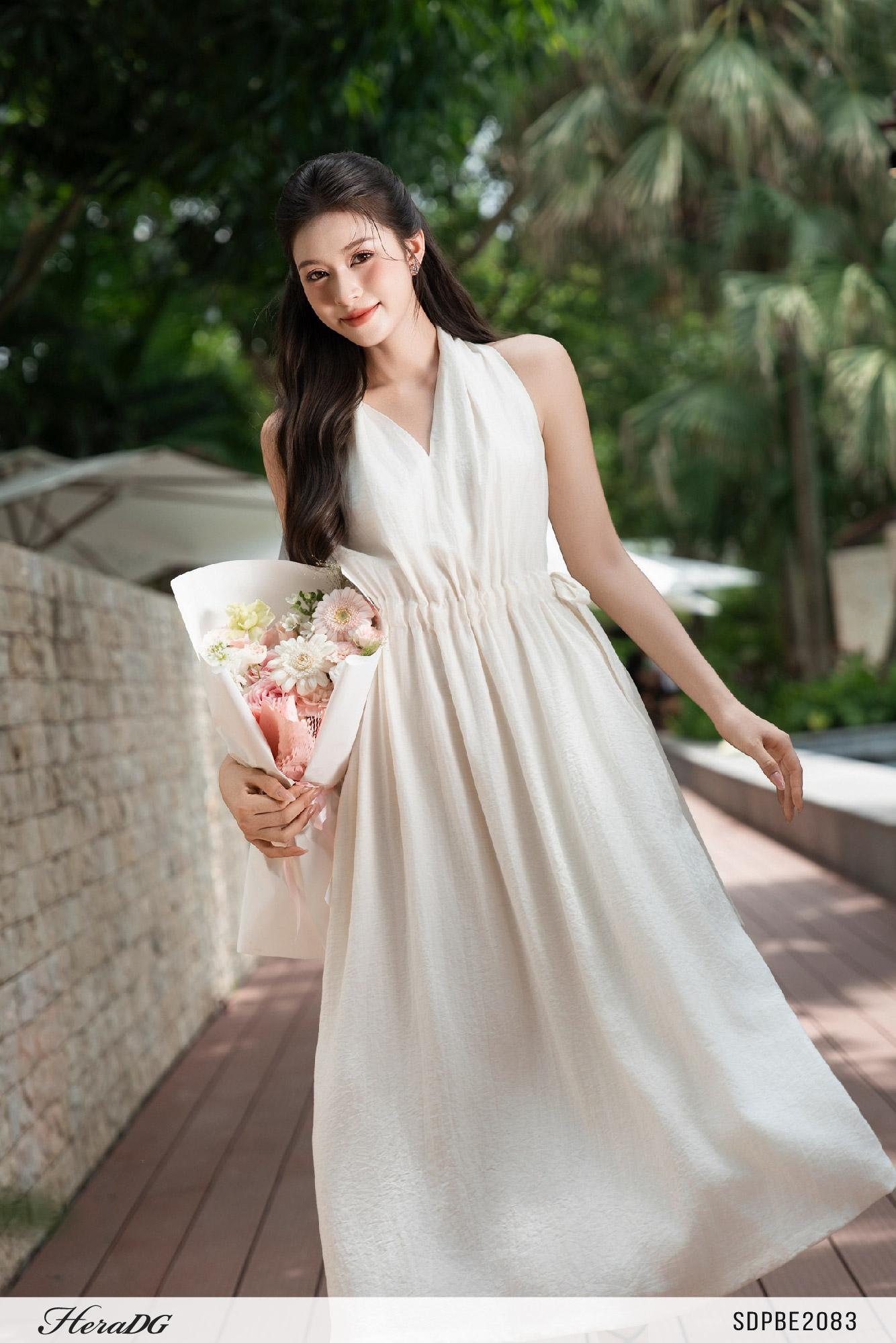 Đầm xoè cổ yếm rút eo