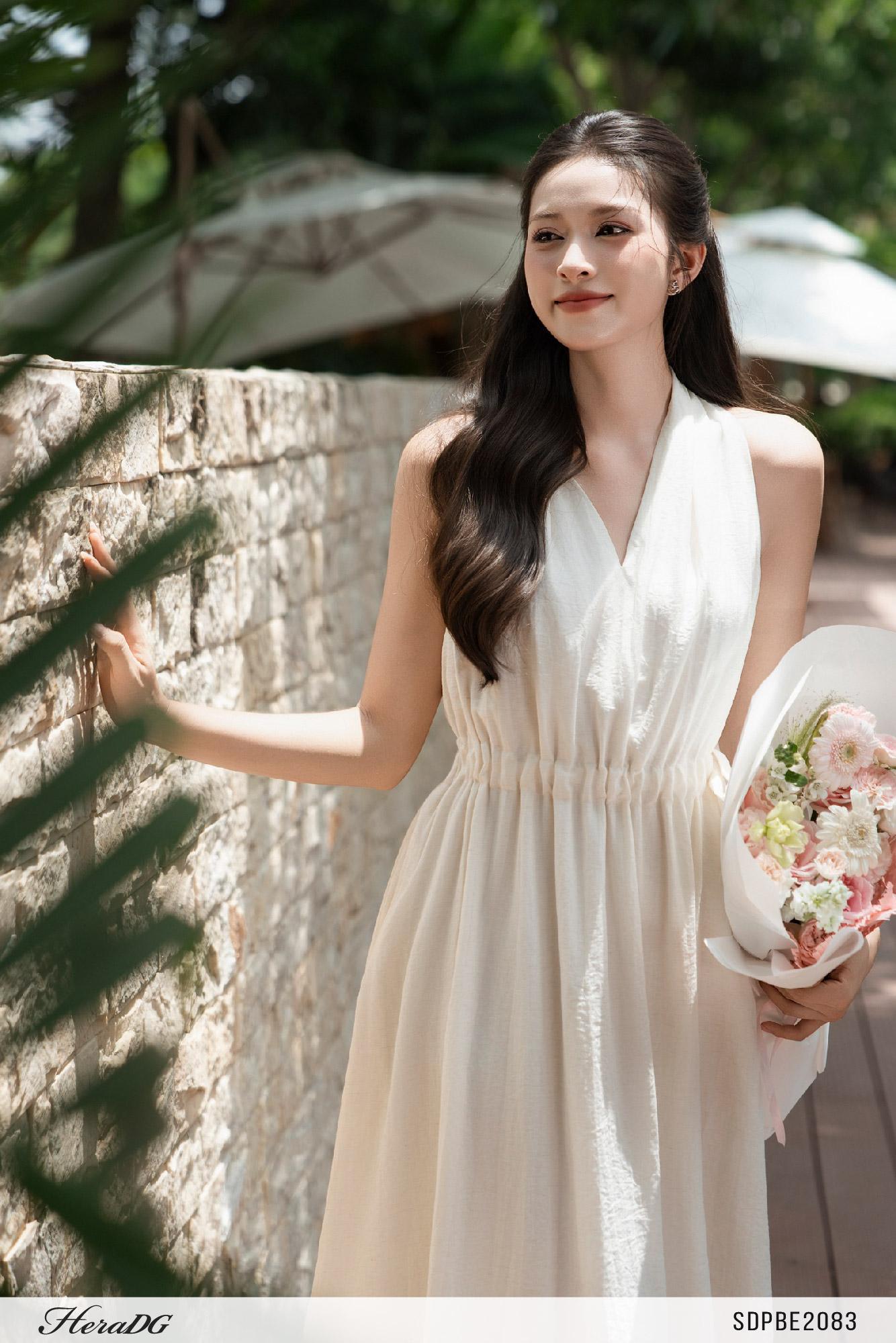 Đầm xoè cổ yếm rút eo