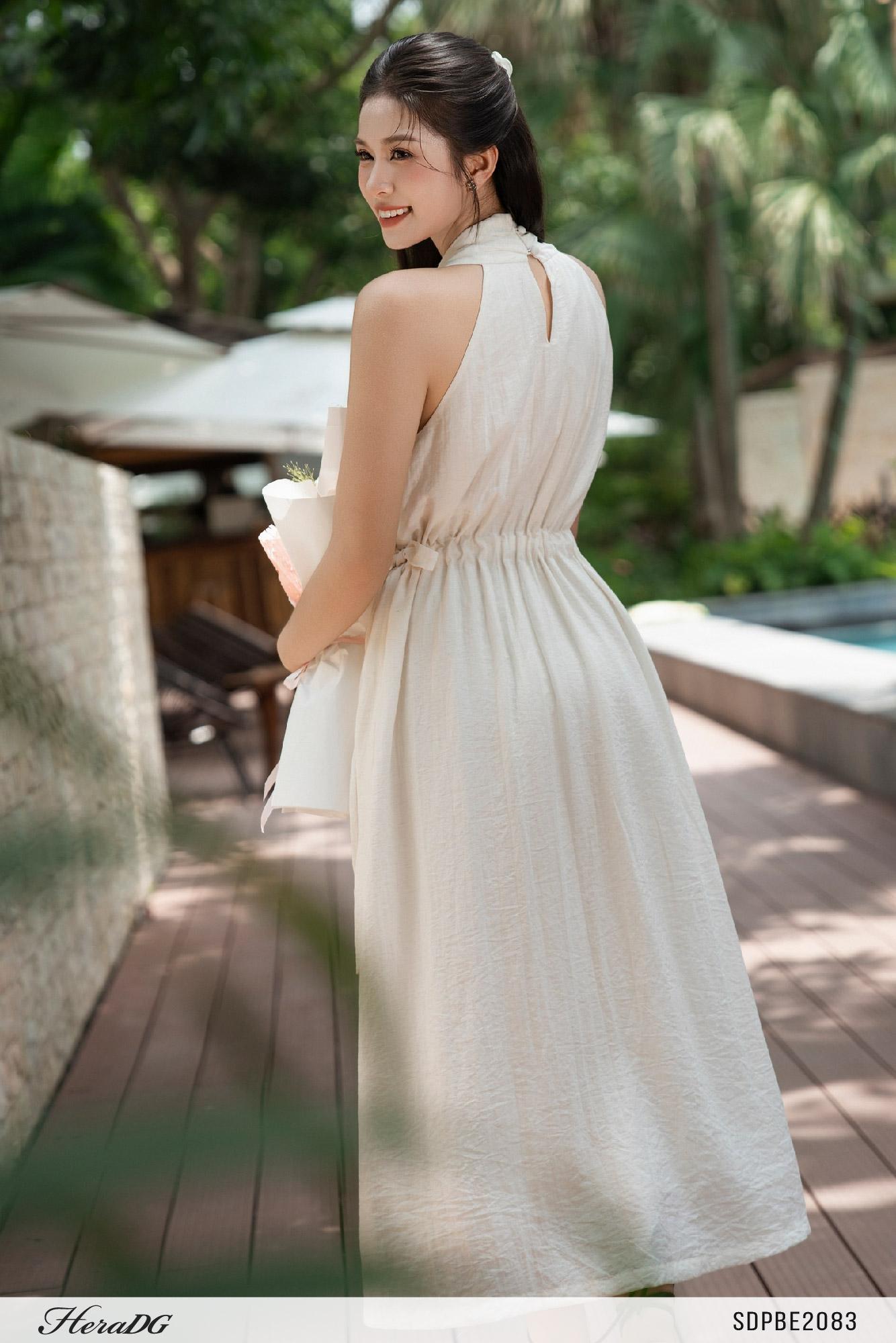Đầm xoè cổ yếm rút eo