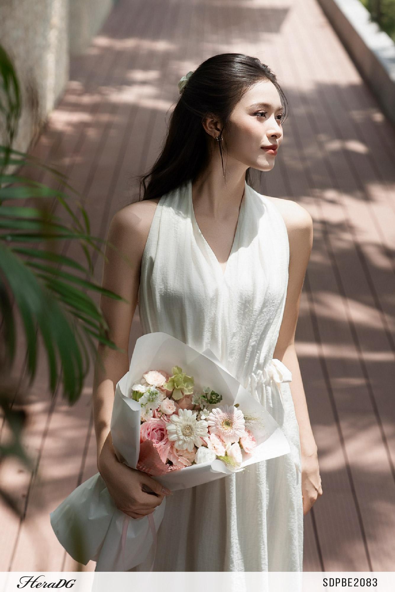 Đầm xoè cổ yếm rút eo