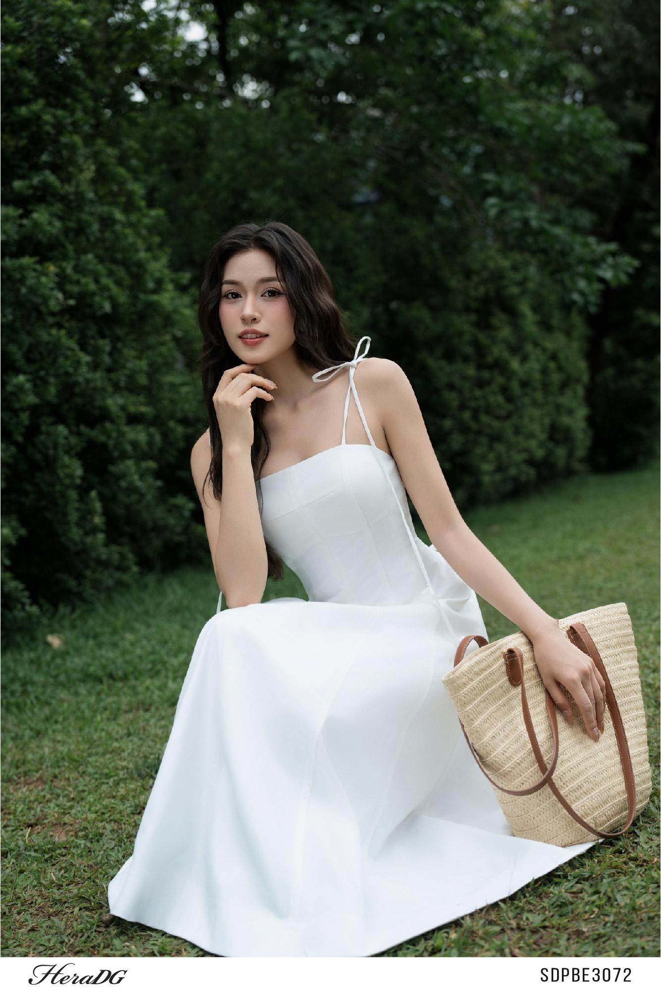 Đầm xoè 2 dây đính dây hoa trang trí