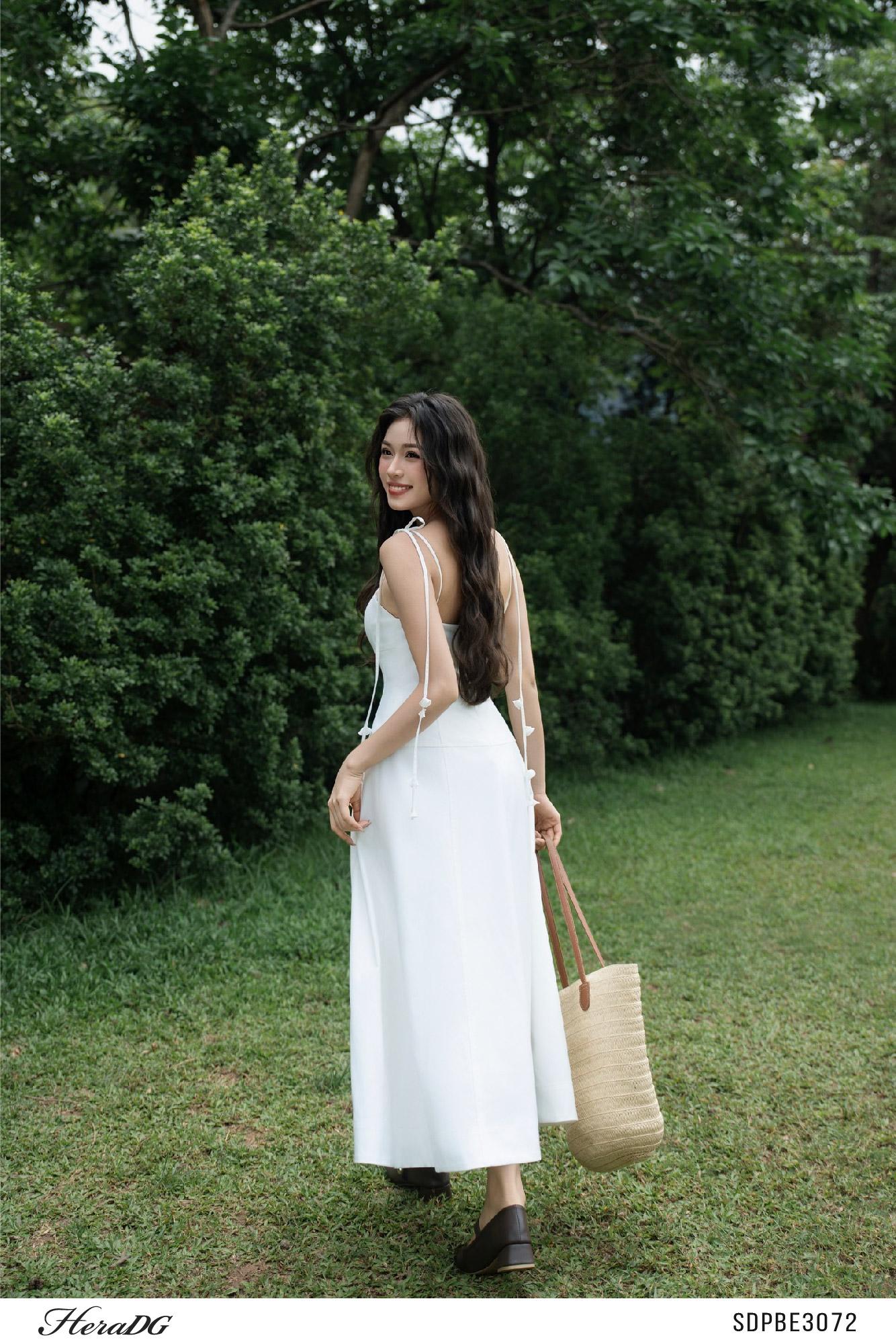 Đầm xoè 2 dây đính dây hoa trang trí