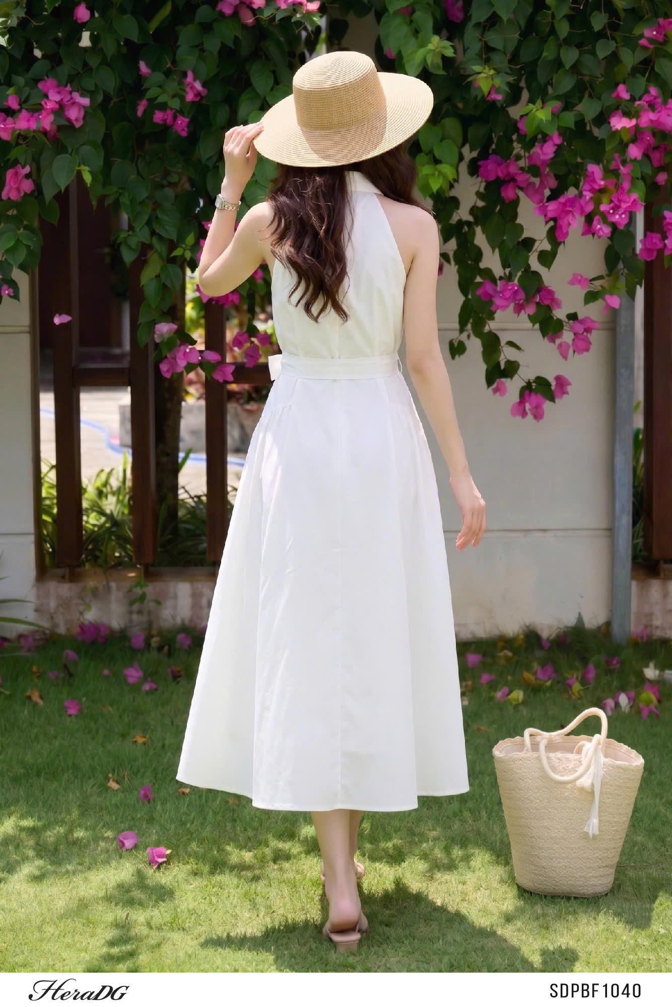 Đầm xòe cổ yếm, eo buộc nơ