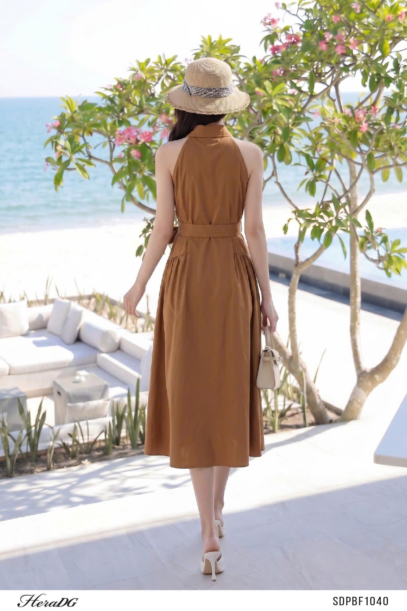 Đầm xòe cổ yếm, eo buộc nơ