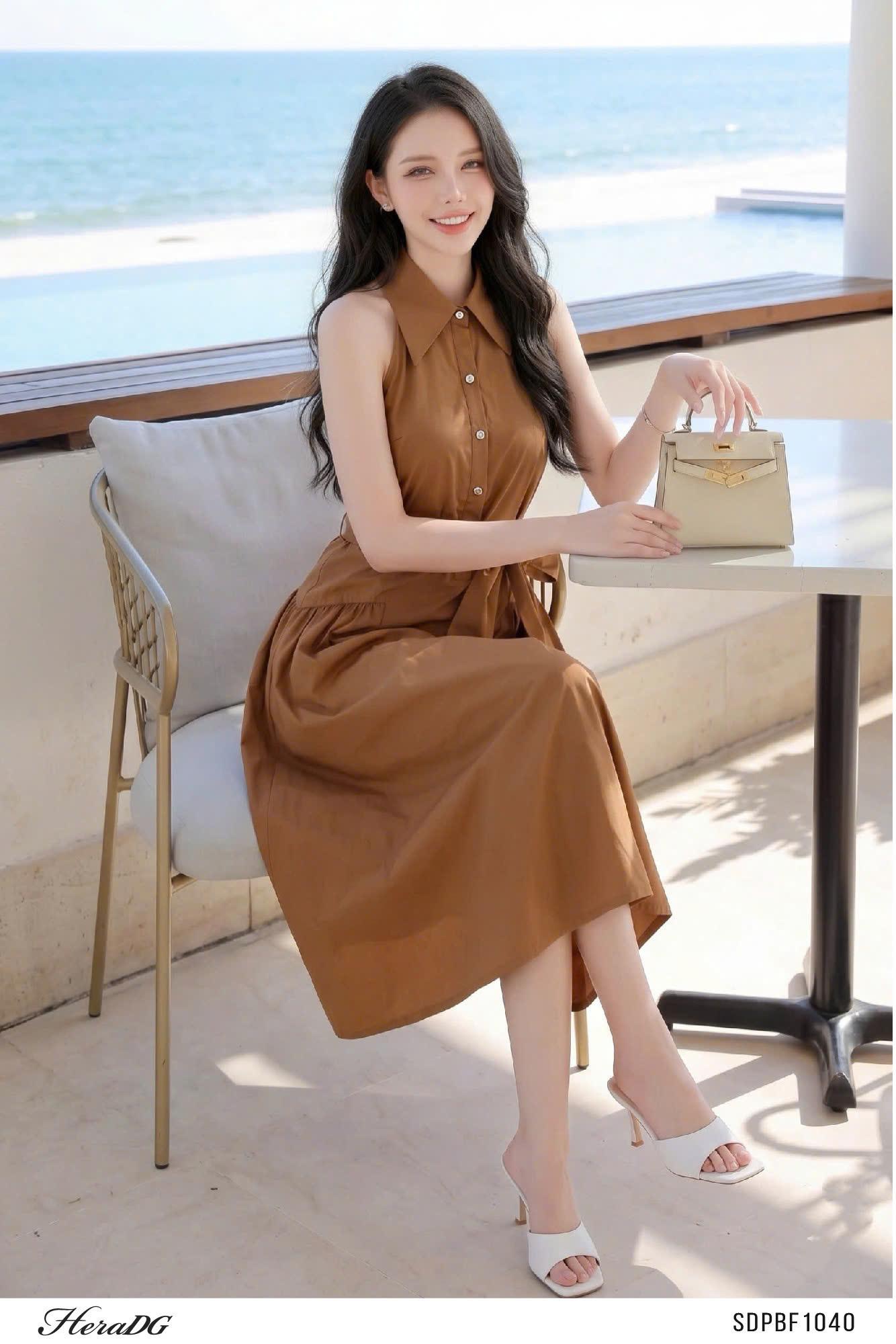 Đầm xòe cổ yếm, eo buộc nơ