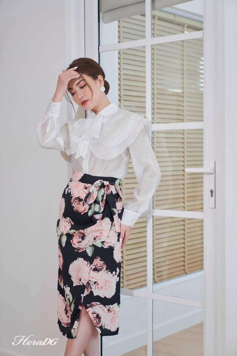 Chân váy lụa ôm buộc nơ, tà lệch