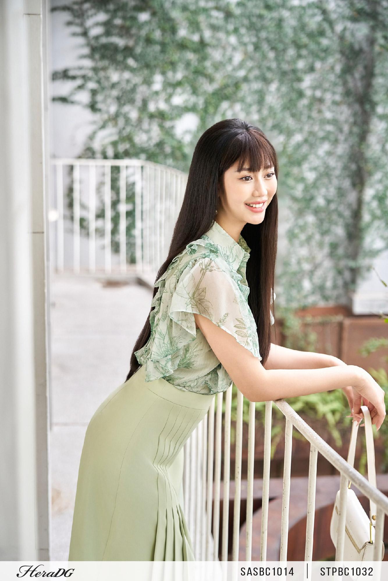Chân váy xòe xếp ly lệch