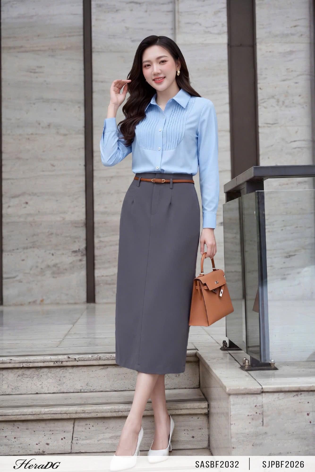 Chân váy suông xẻ sau