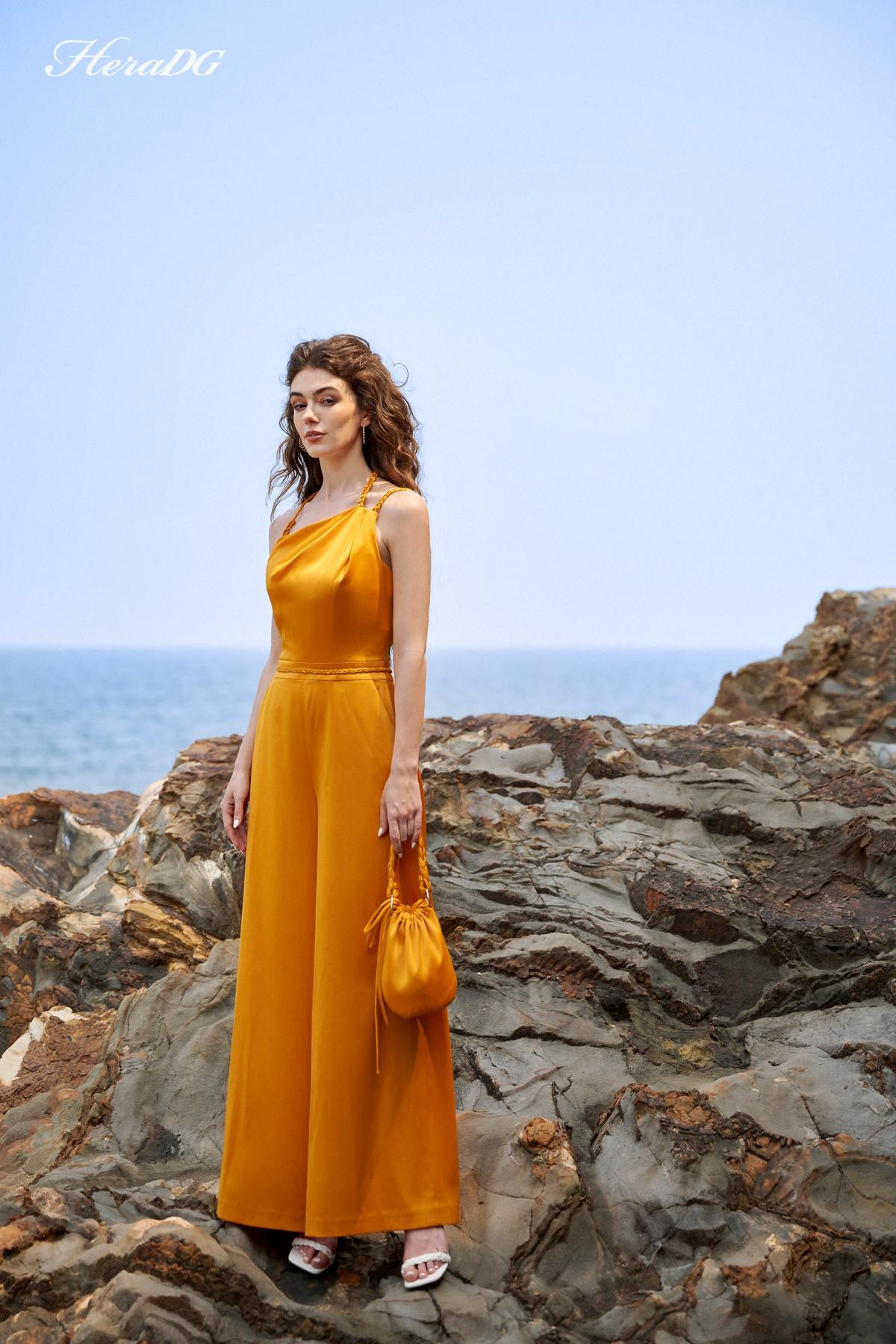 Jumpsuit suông, tết dây cổ