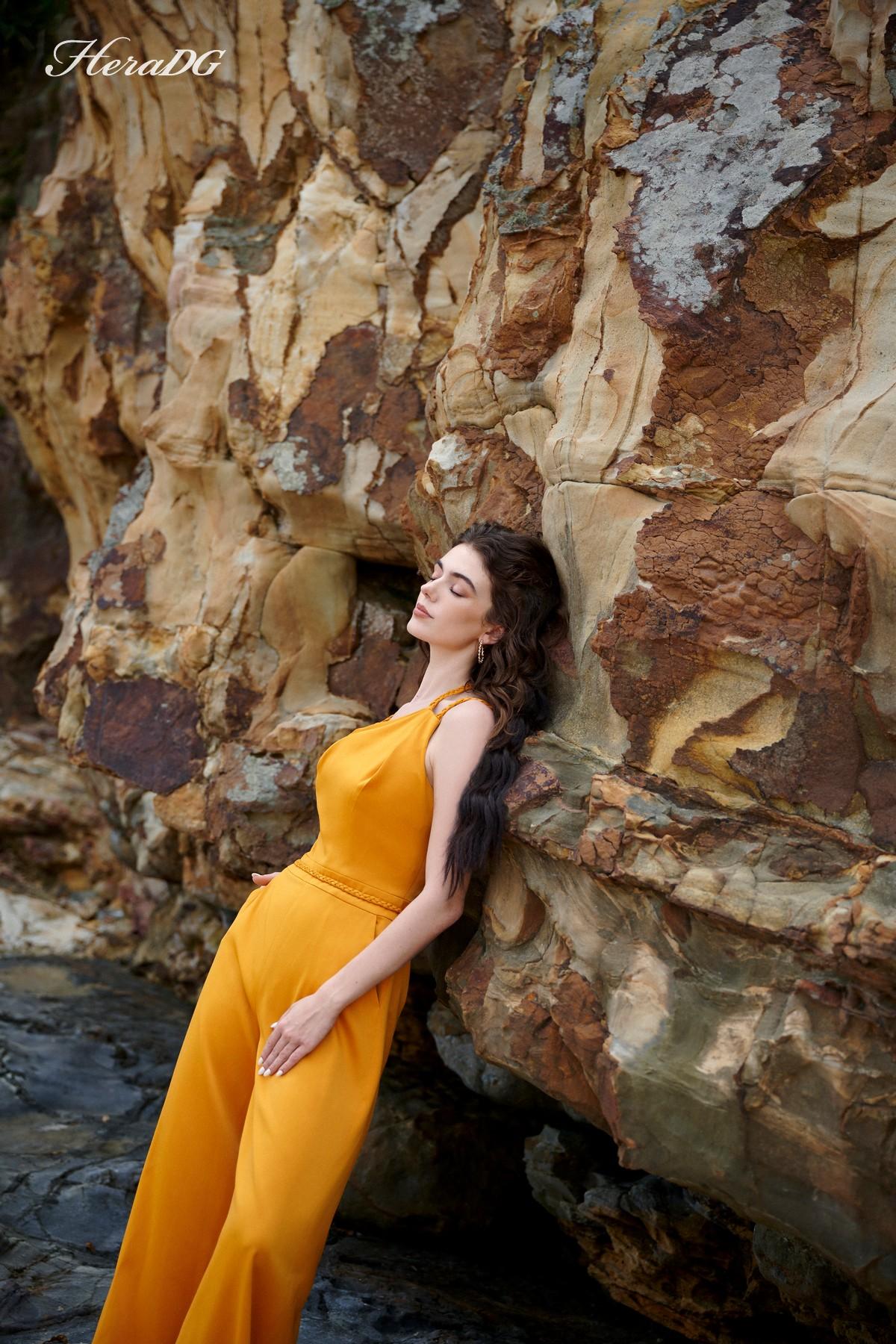 Jumpsuit suông, tết dây cổ