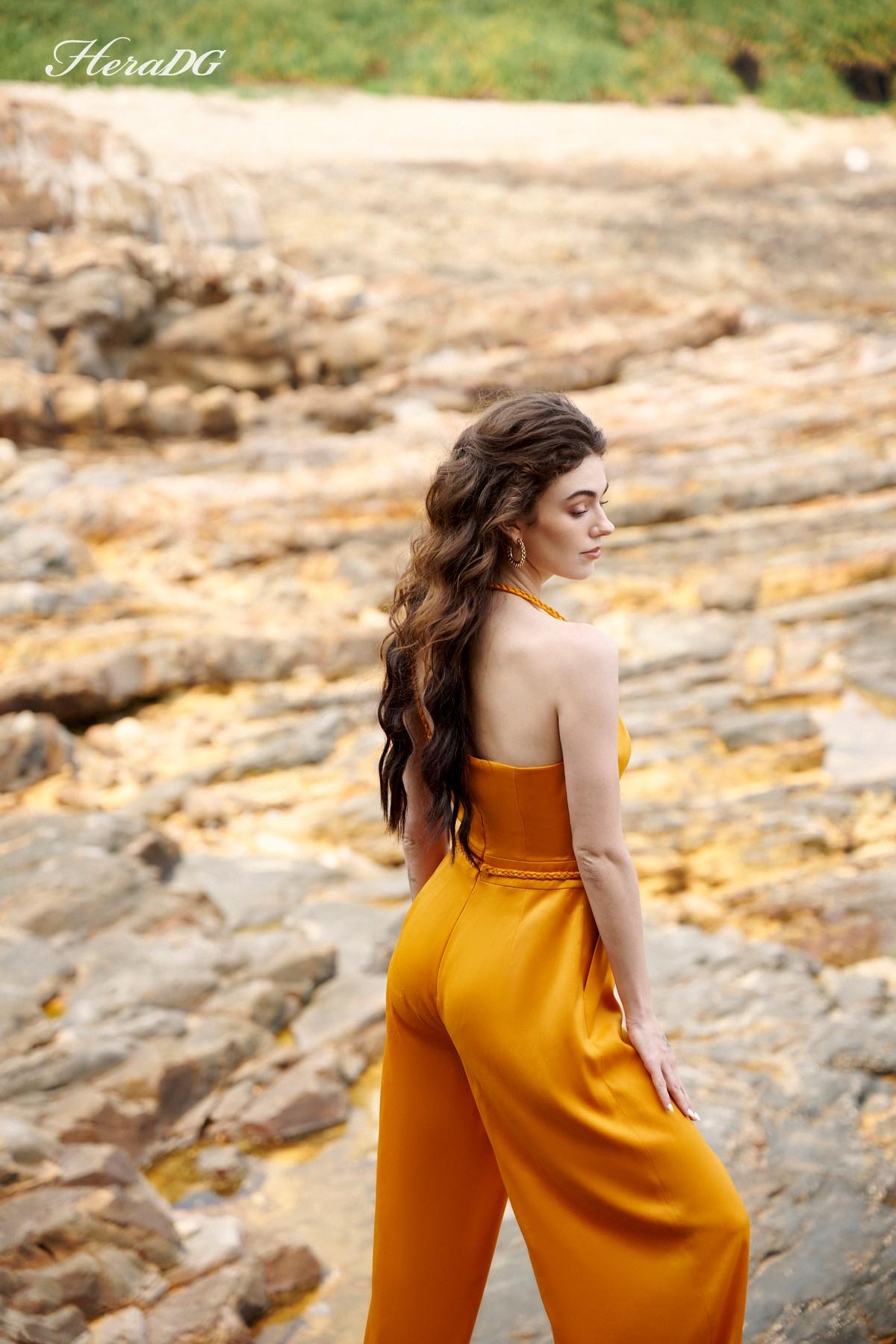 Jumpsuit suông, tết dây cổ