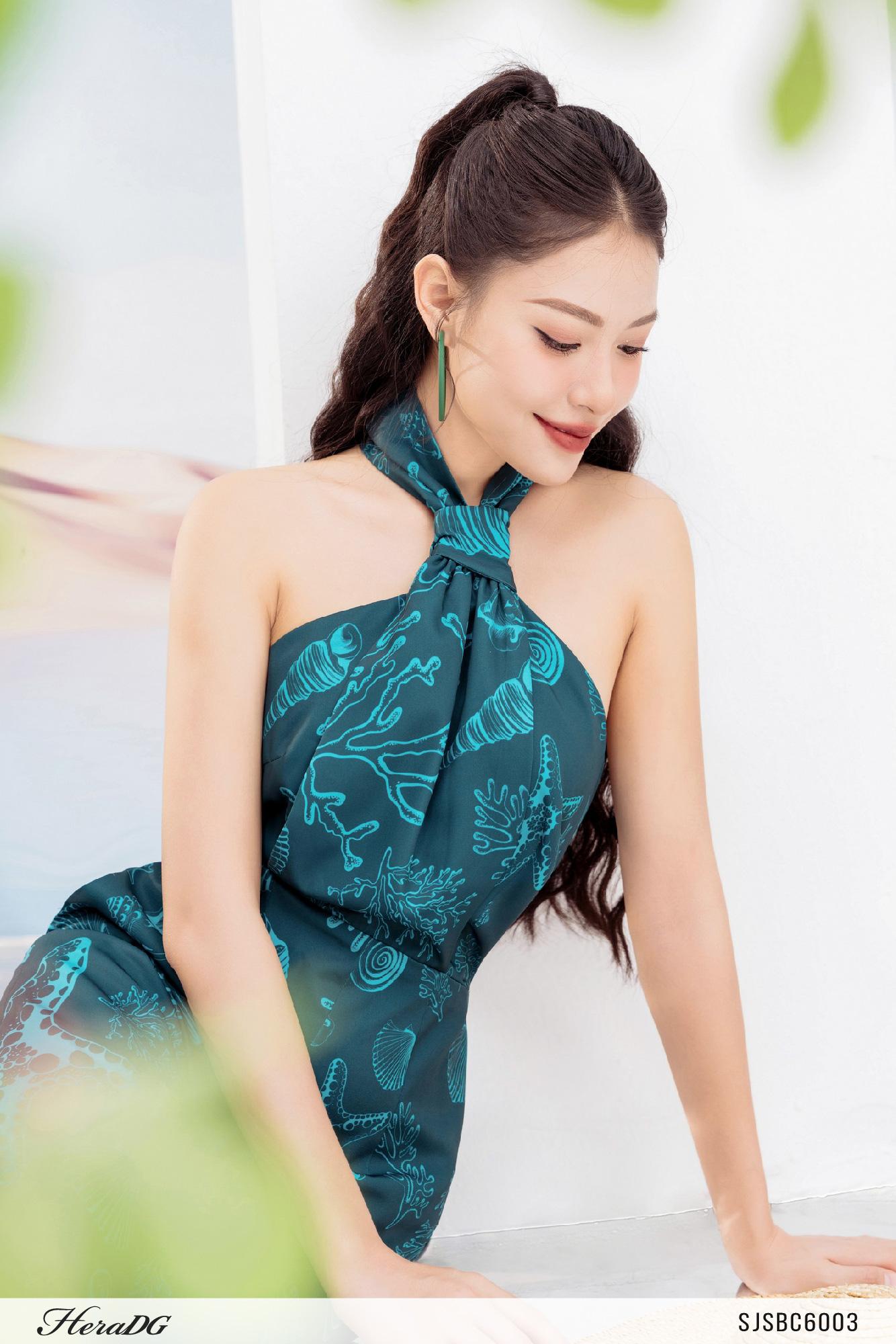 Jumsuit cổ yếm