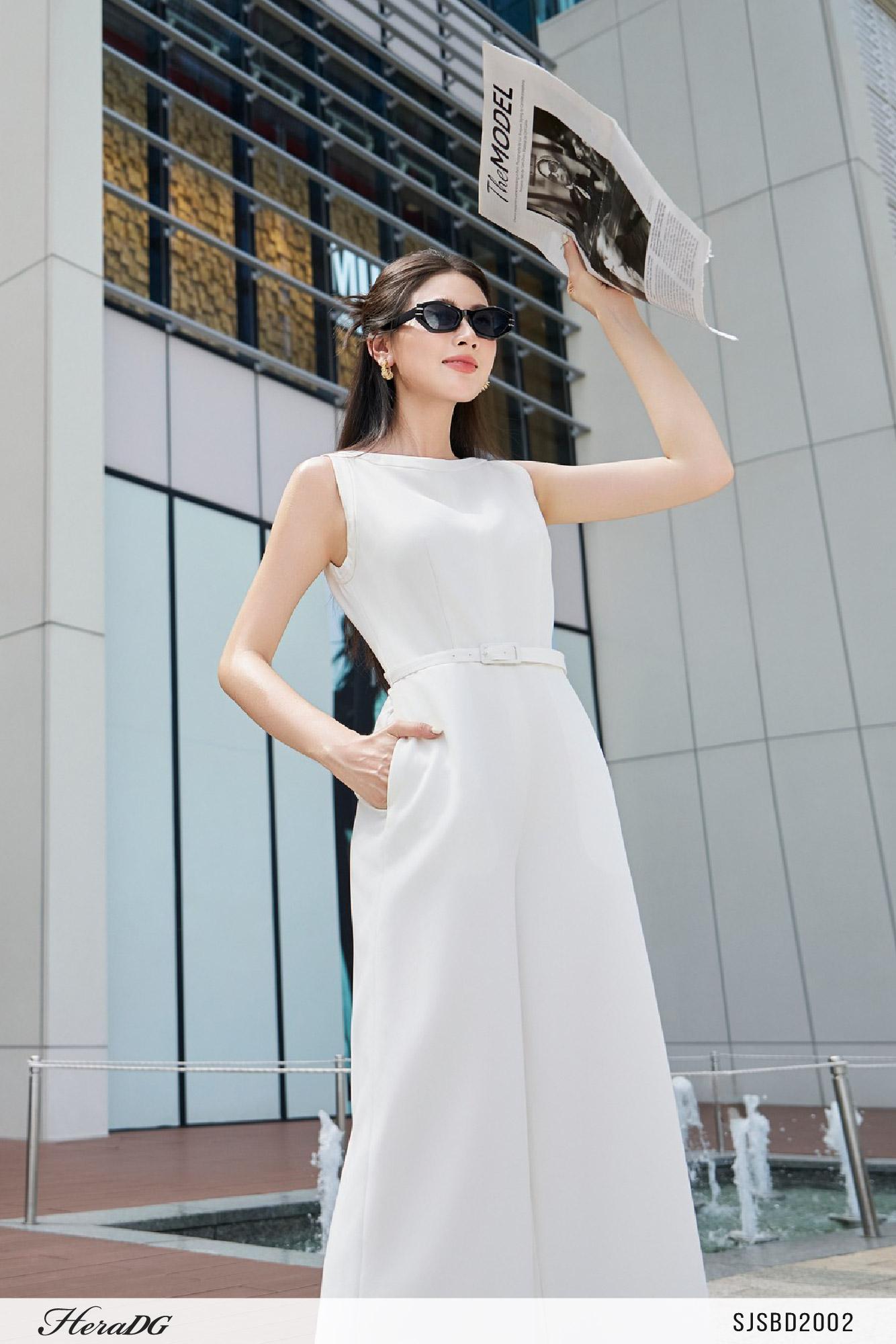 Bộ jumsuit phối viền